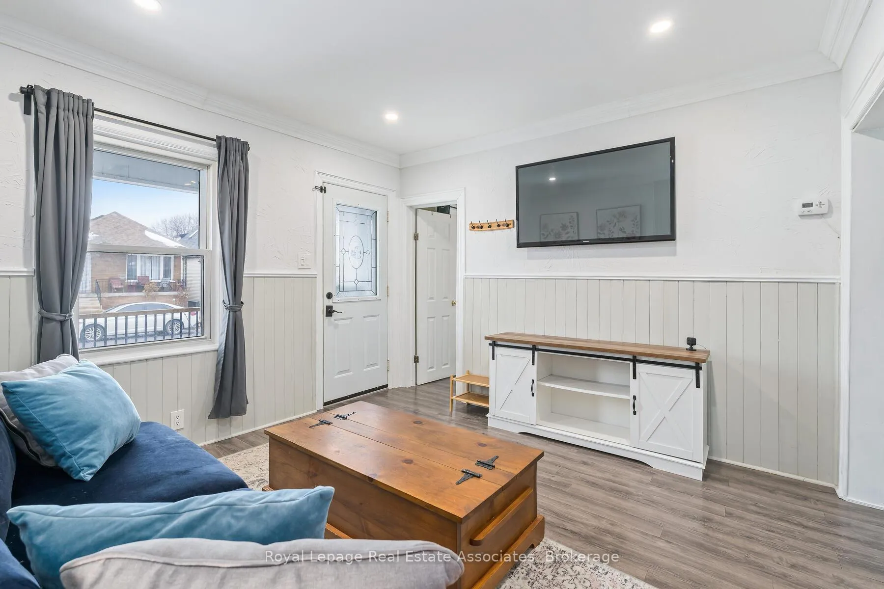 Photo 8 of 88 Graham Avenue N, Hamilton, Crown Point — HOMEH