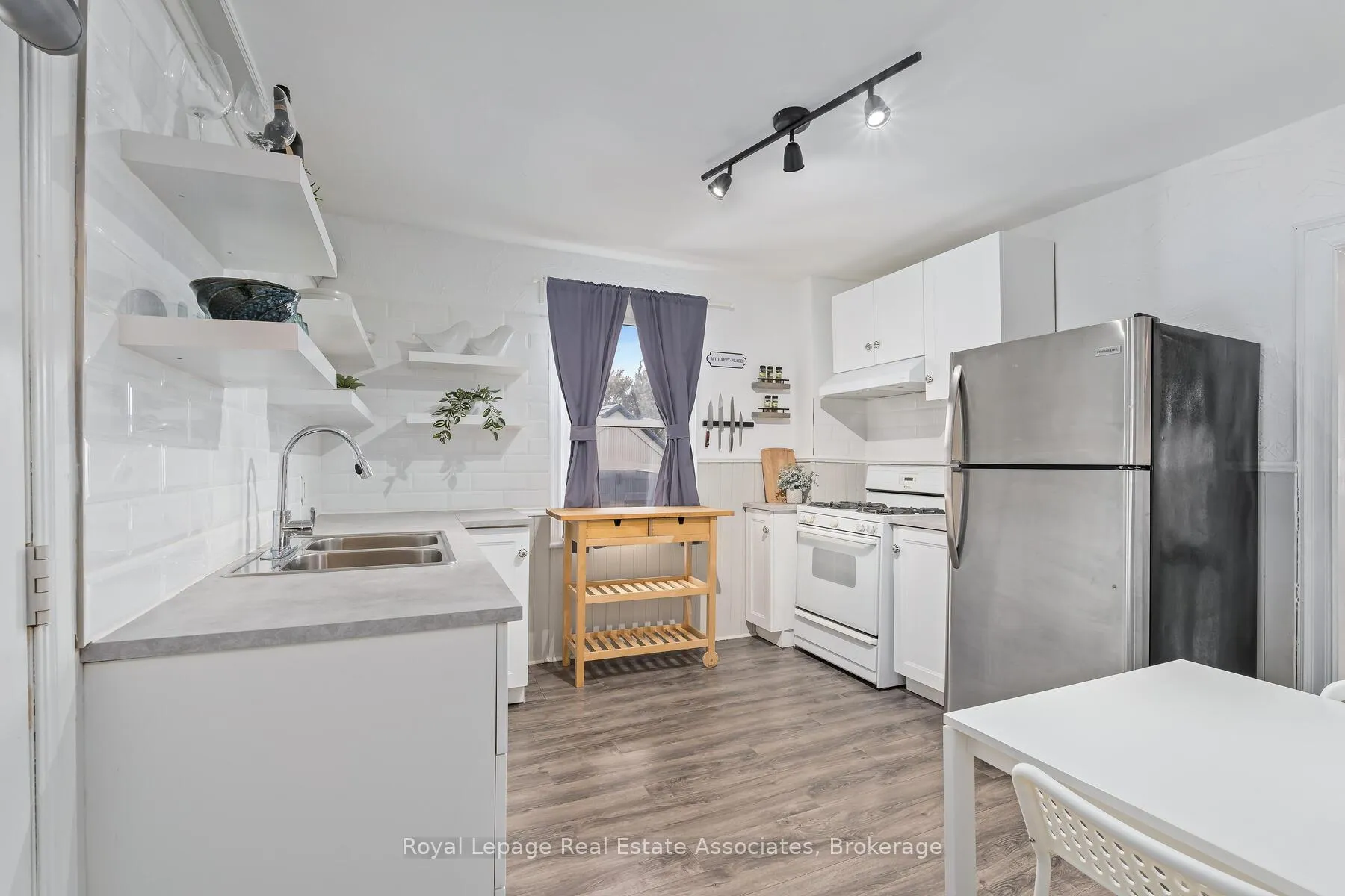 Photo 12 of 88 Graham Avenue N, Hamilton, Crown Point — HOMEH