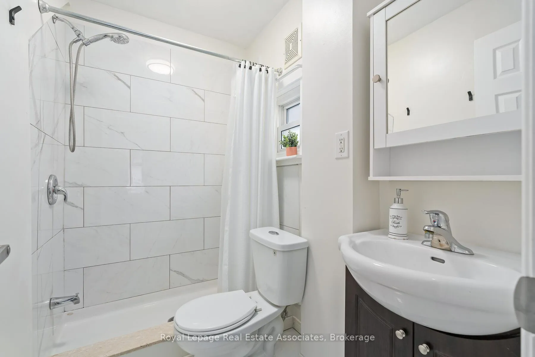 Photo 16 of 88 Graham Avenue N, Hamilton, Crown Point — HOMEH