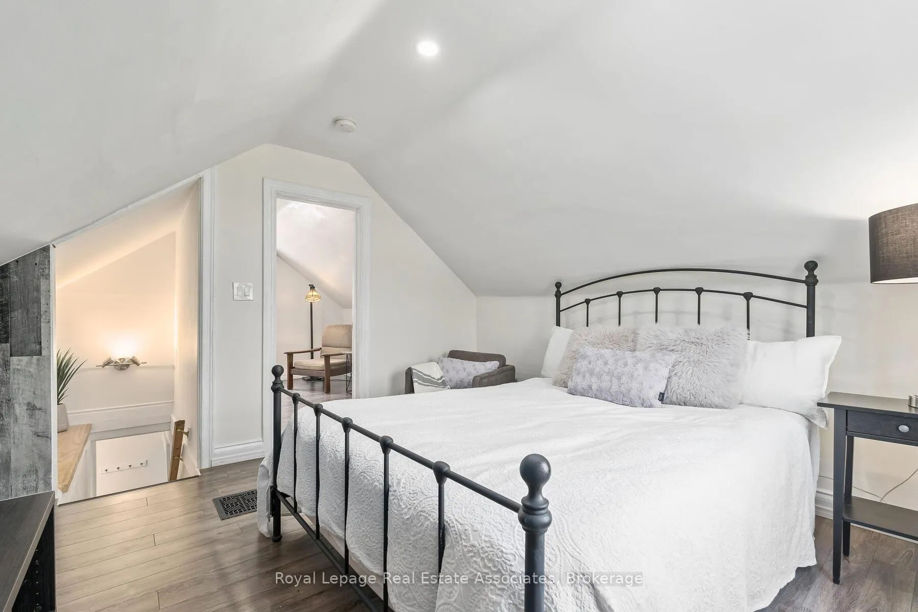 Photo 22 of 88 Graham Avenue N, Hamilton, Crown Point — HOMEH