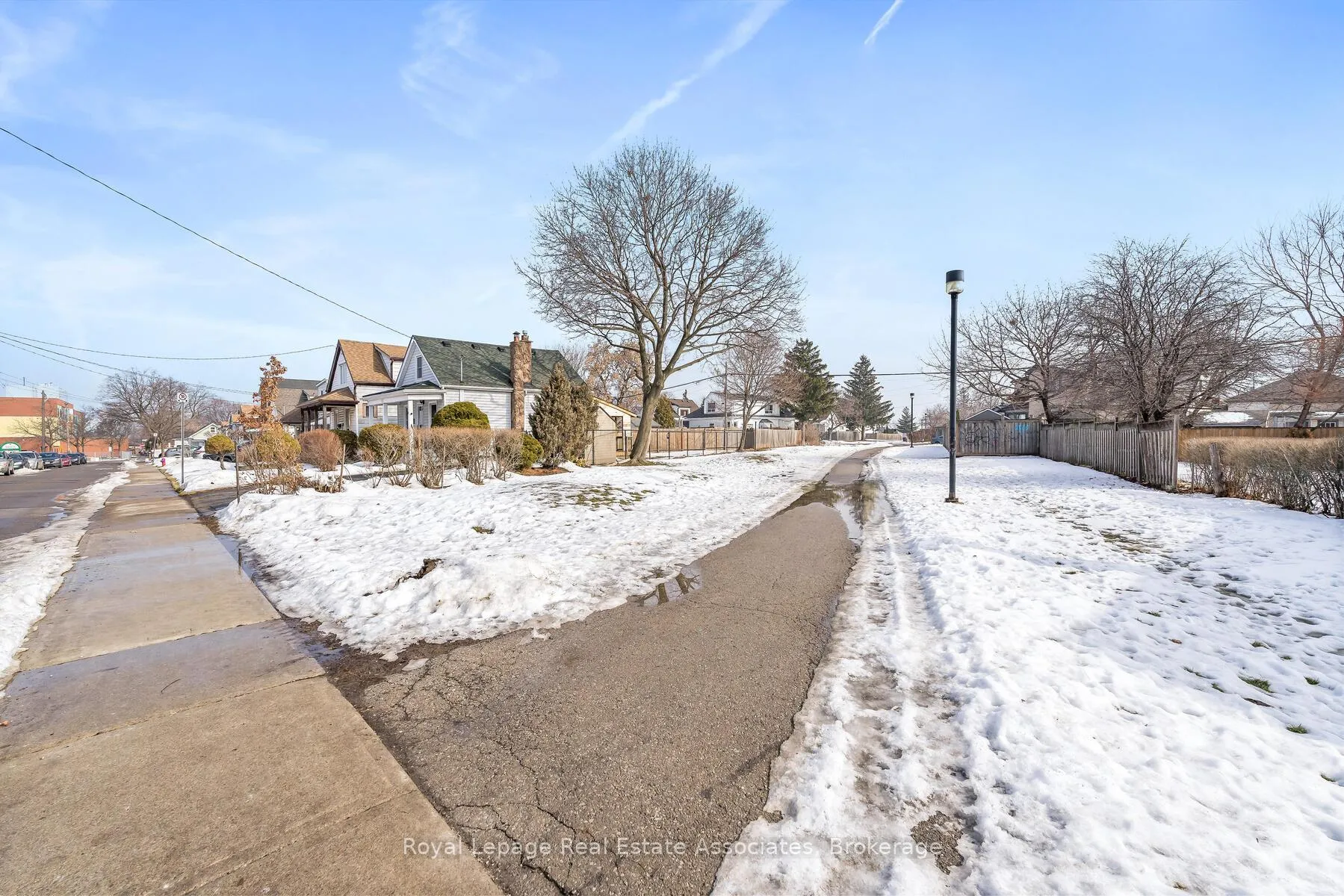 Photo 32 of 88 Graham Avenue N, Hamilton, Crown Point — HOMEH