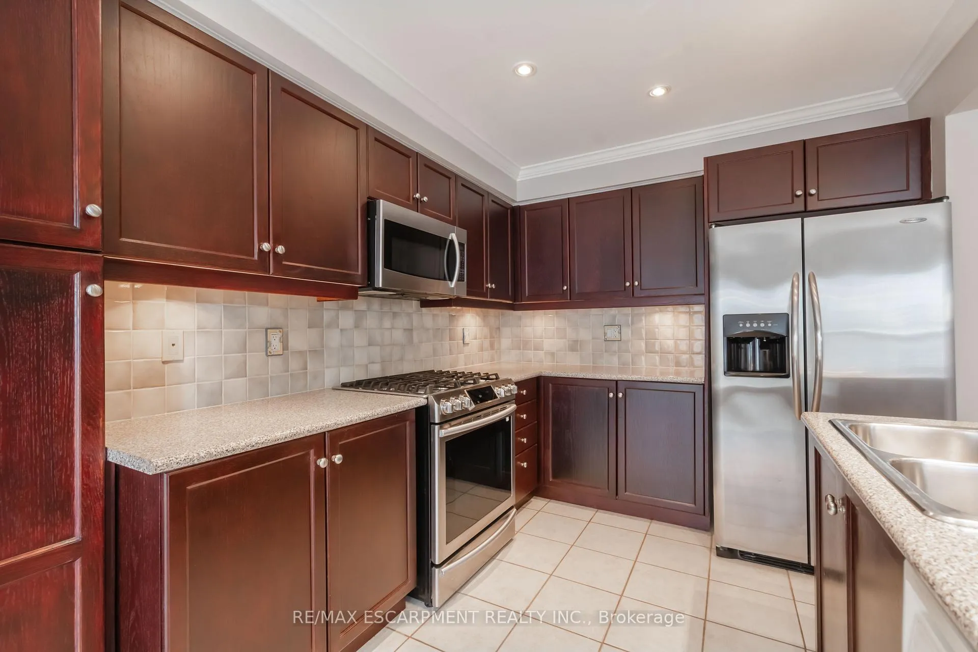 Photo 13 of 489 Green Road, Hamilton, Lakeshore — HOMEH