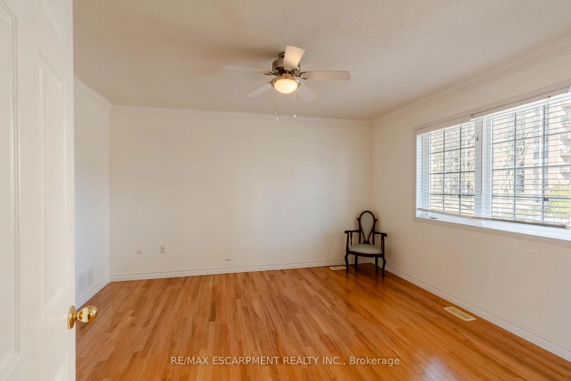 Photo 15 of 489 Green Road, Hamilton, Lakeshore — HOMEH
