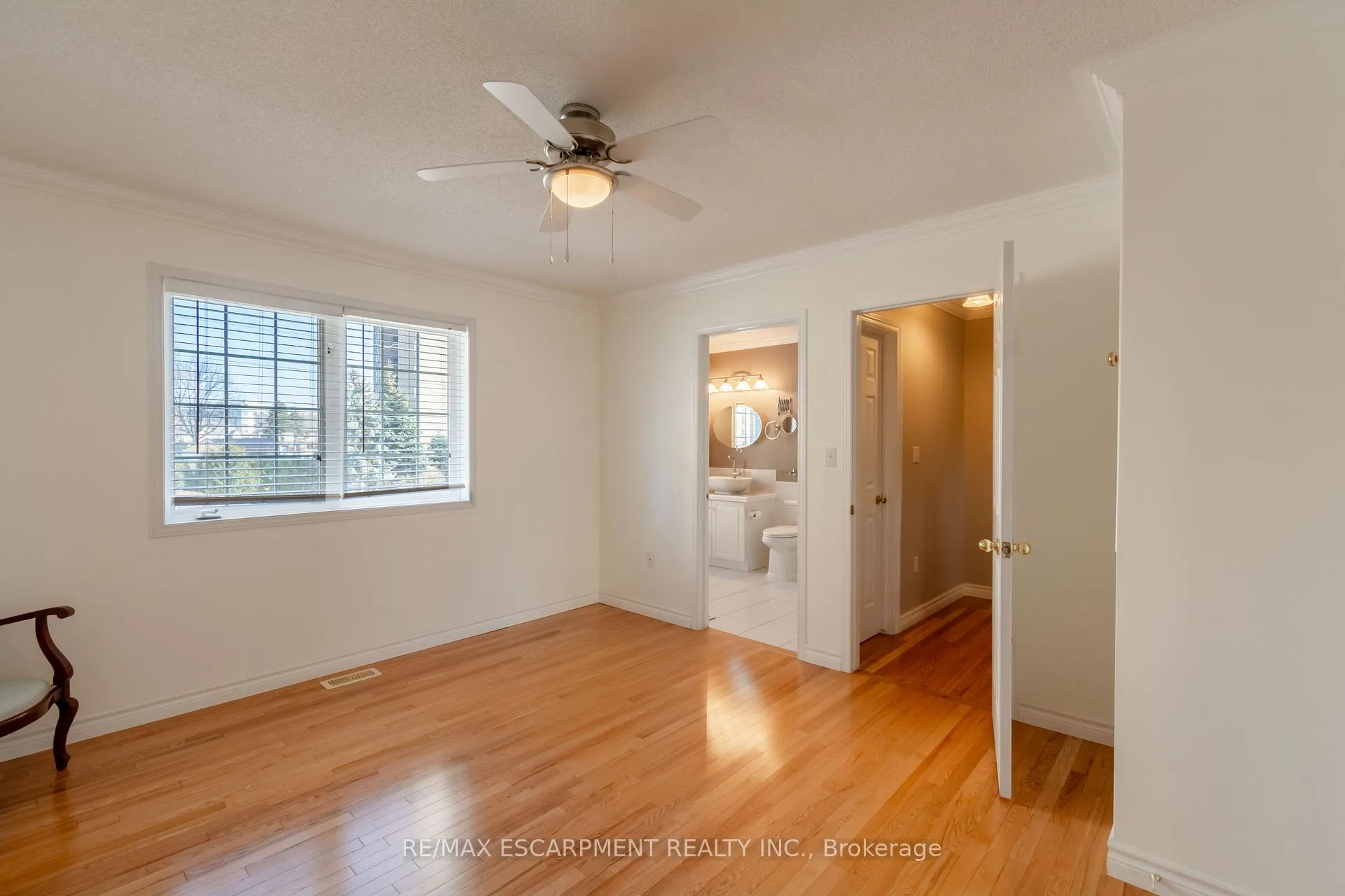Photo 16 of 489 Green Road, Hamilton, Lakeshore — HOMEH