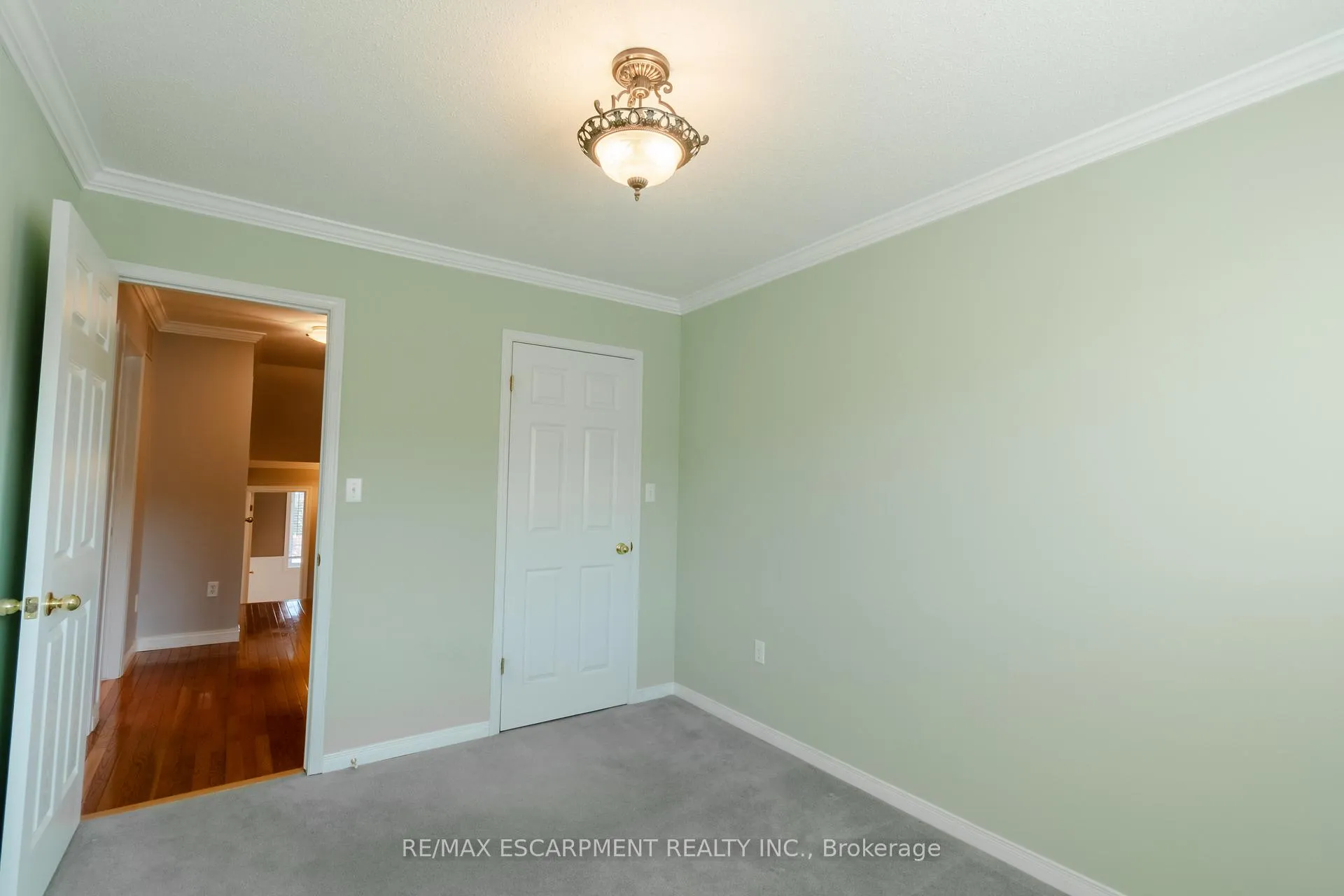 Photo 21 of 489 Green Road, Hamilton, Lakeshore — HOMEH
