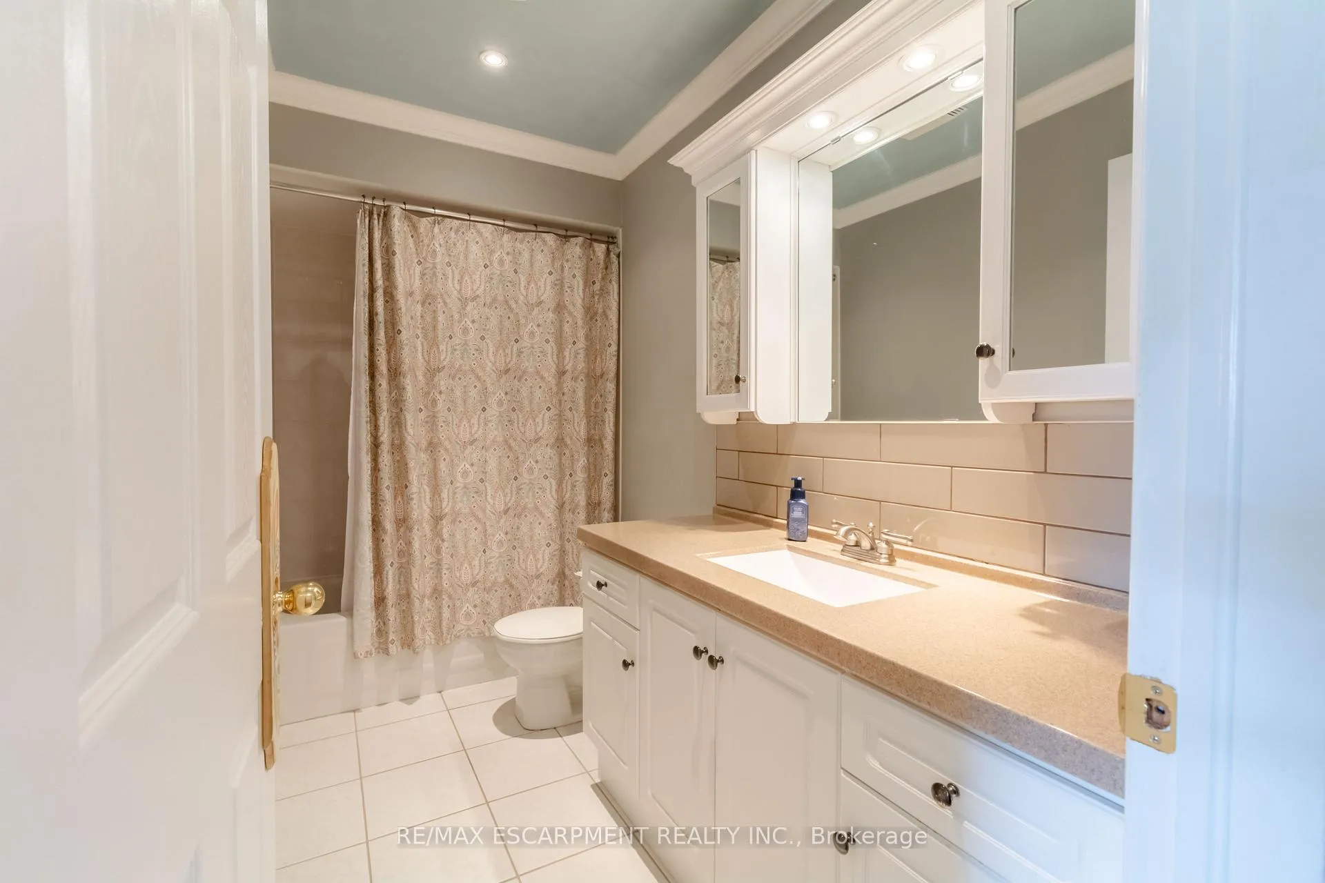 Photo 24 of 489 Green Road, Hamilton, Lakeshore — HOMEH