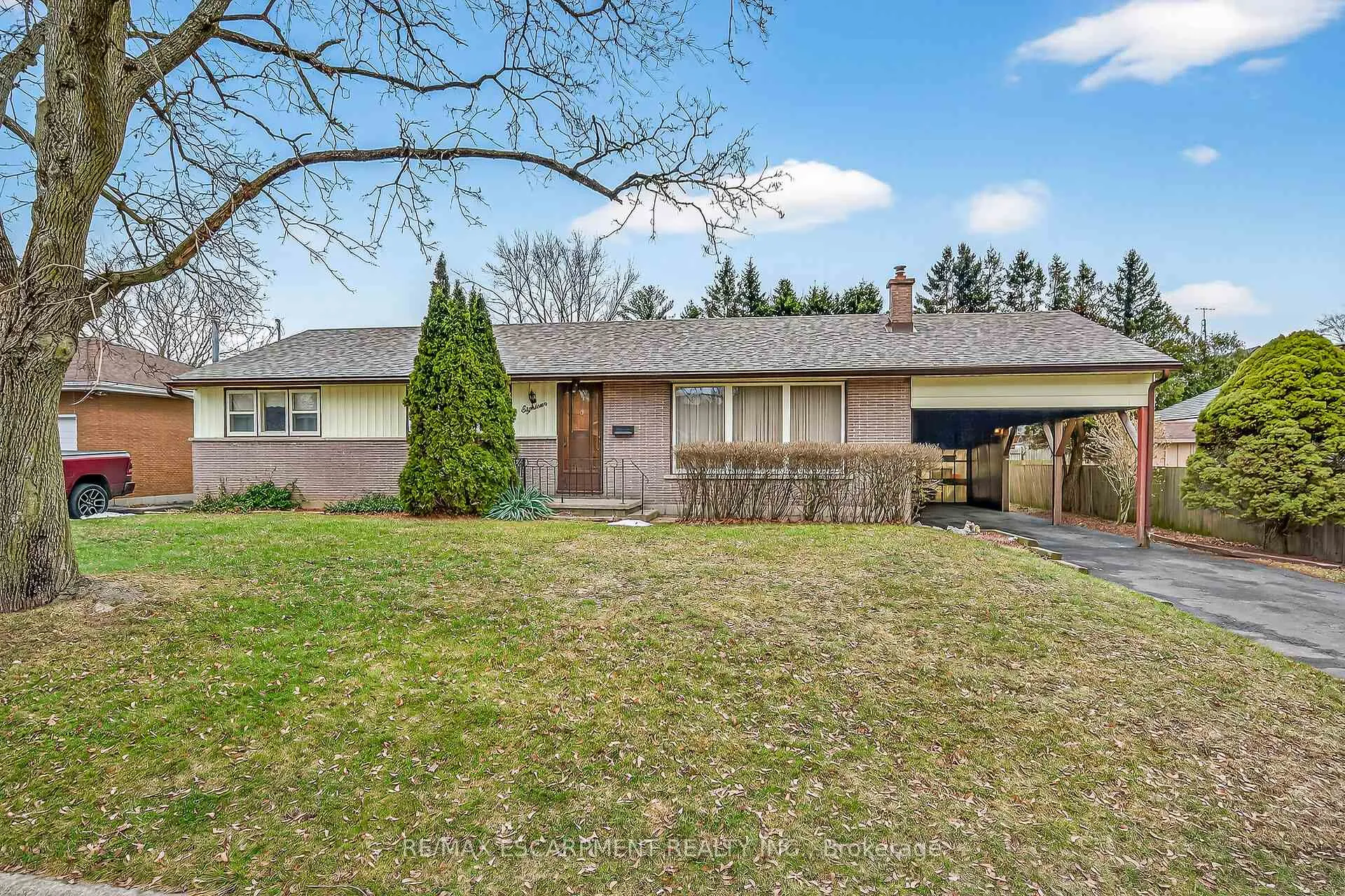 Photo 2 of 18 Charles Street, Norfolk, Simcoe — HOMEH