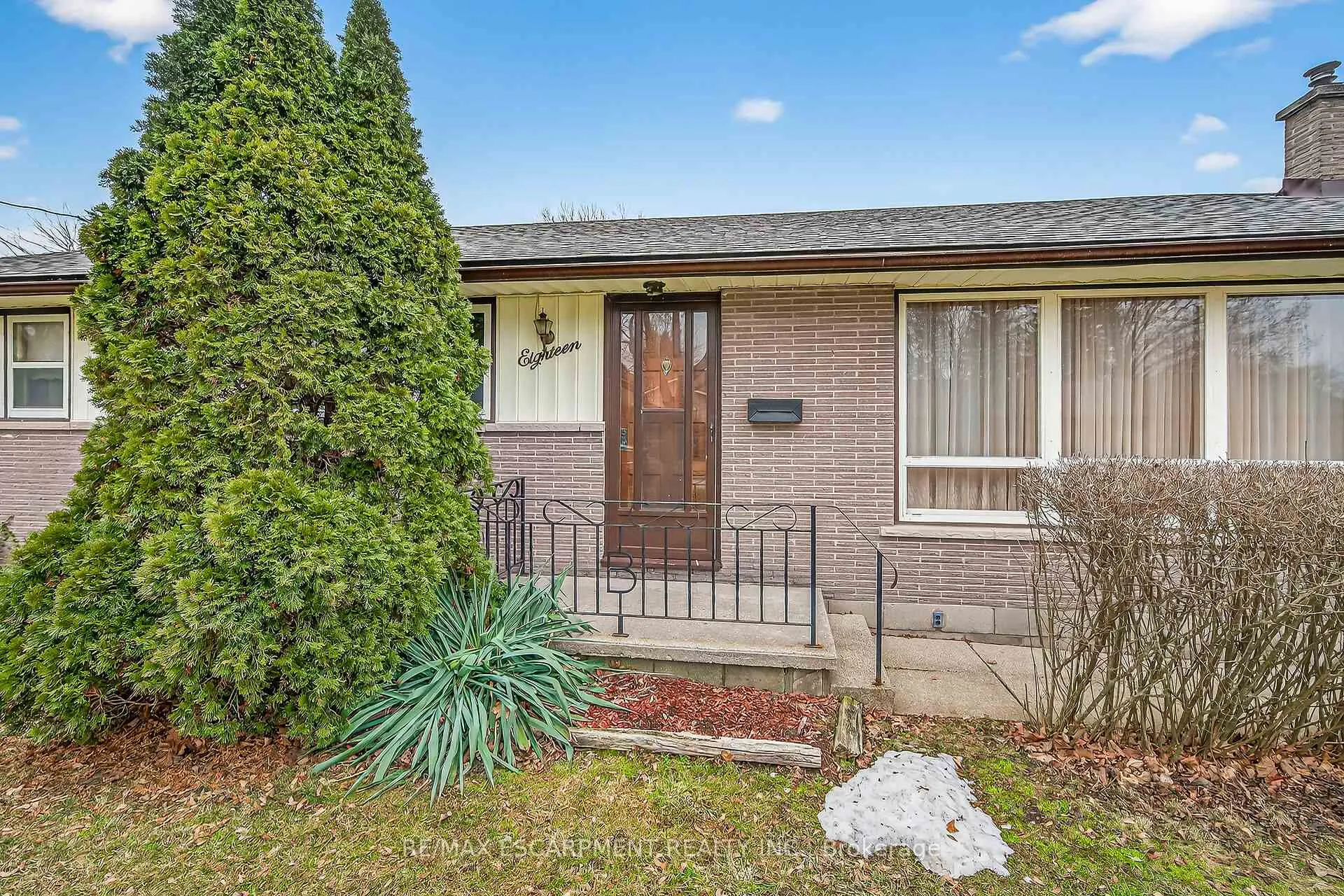 Photo 3 of 18 Charles Street, Norfolk, Simcoe — HOMEH