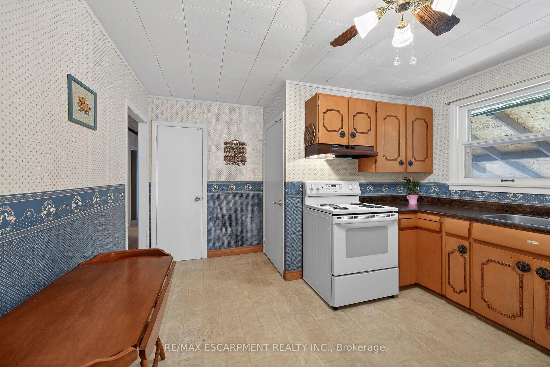 Photo 11 of 18 Charles Street, Norfolk, Simcoe — HOMEH
