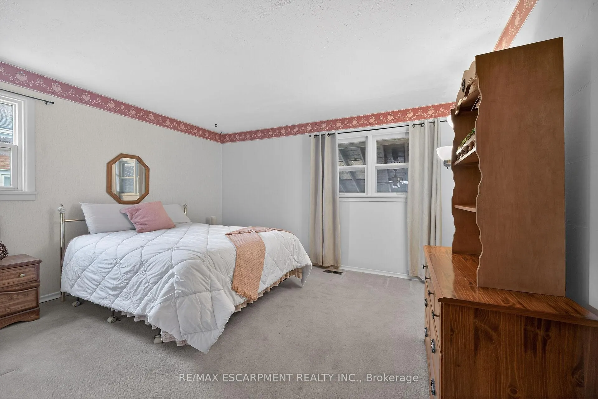 Photo 16 of 18 Charles Street, Norfolk, Simcoe — HOMEH