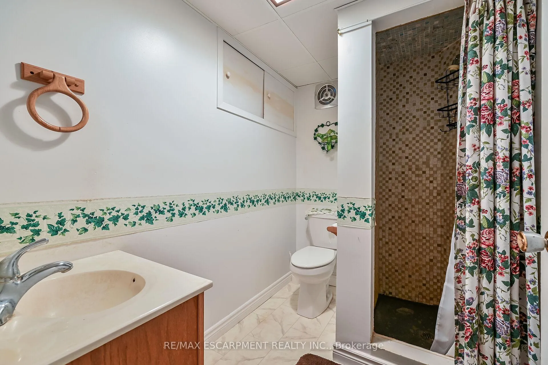 Photo 32 of 18 Charles Street, Norfolk, Simcoe — HOMEH