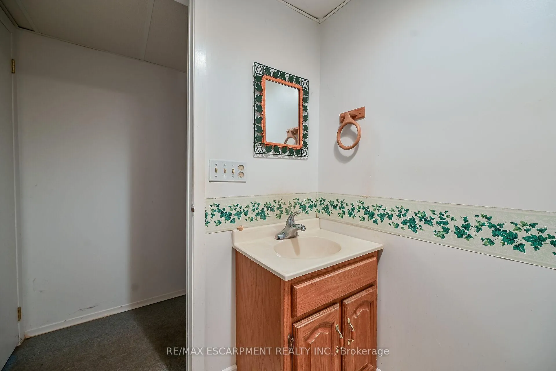 Photo 33 of 18 Charles Street, Norfolk, Simcoe — HOMEH