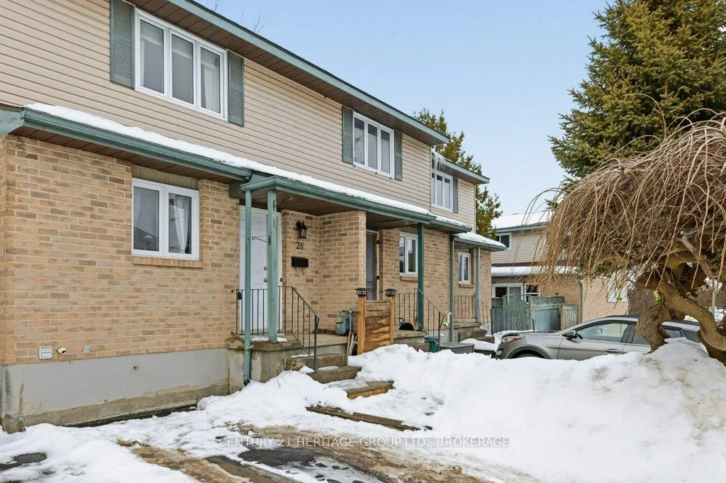 Photo 3 of 28 St Paul's Place, Kingston, West of Sir John A. Blvd — HOMEH