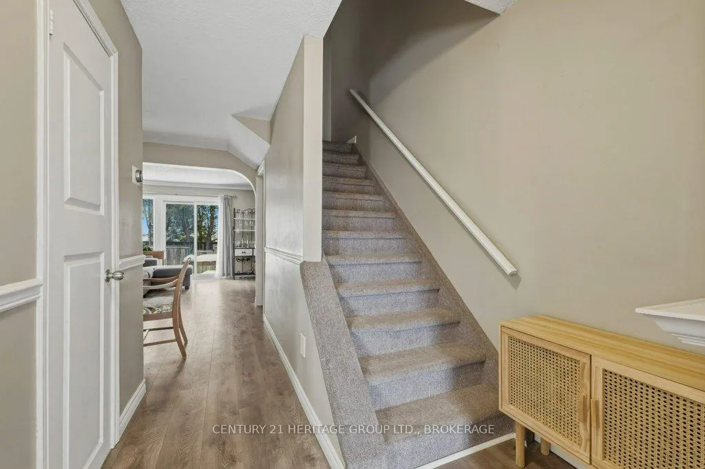 Photo 5 of 28 St Paul's Place, Kingston, West of Sir John A. Blvd — HOMEH