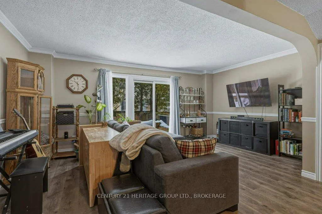 Photo 8 of 28 St Paul's Place, Kingston, West of Sir John A. Blvd — HOMEH