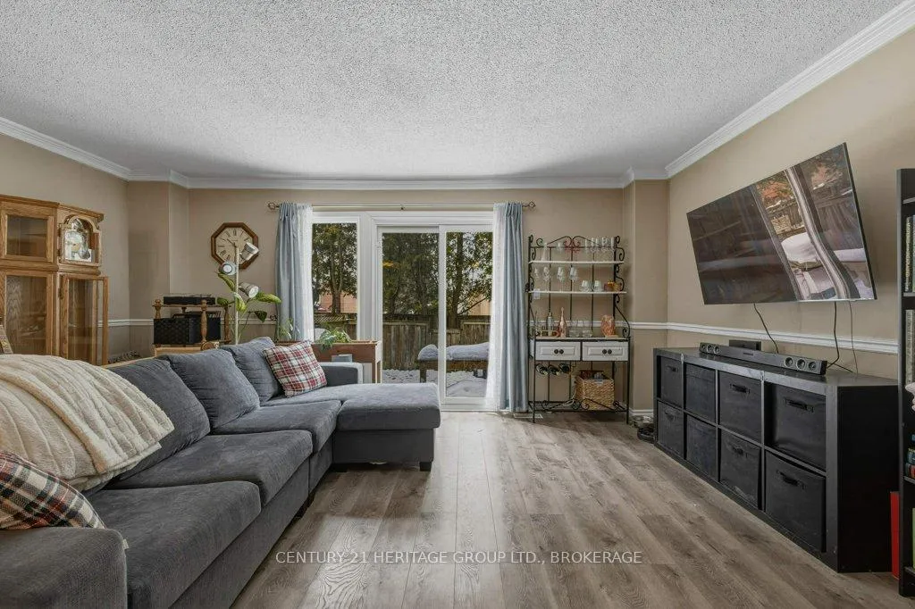 Photo 9 of 28 St Paul's Place, Kingston, West of Sir John A. Blvd — HOMEH