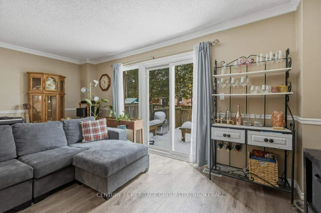 Photo 10 of 28 St Paul's Place, Kingston, West of Sir John A. Blvd — HOMEH