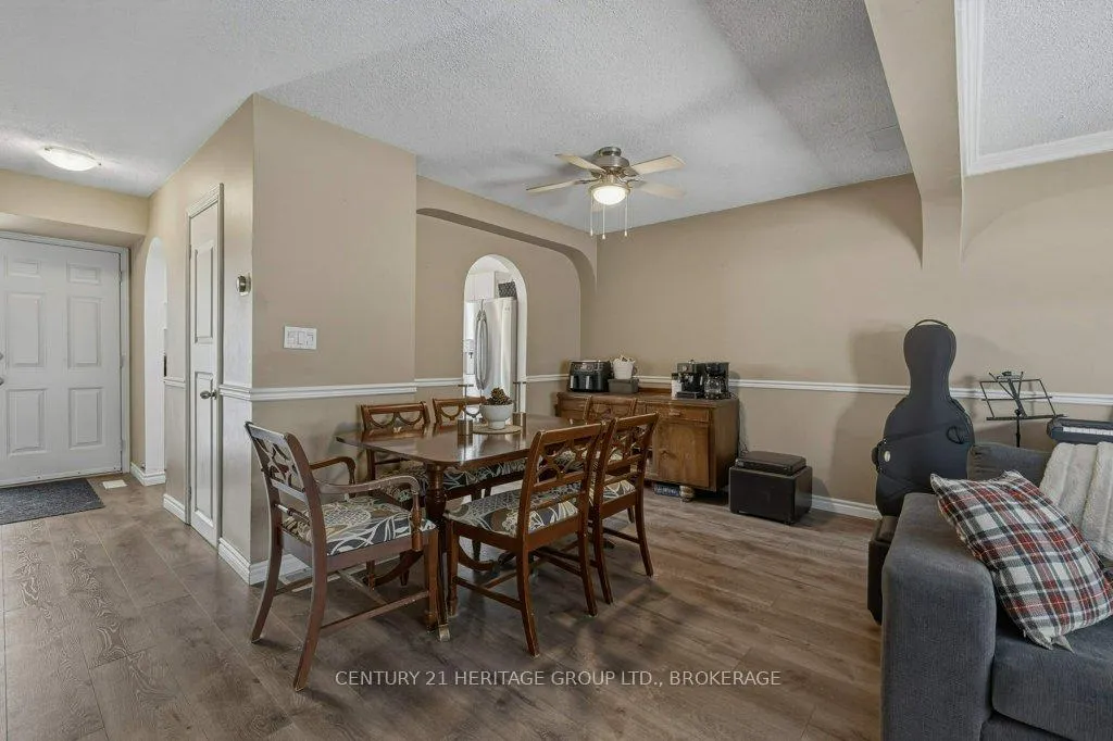 Photo 12 of 28 St Paul's Place, Kingston, West of Sir John A. Blvd — HOMEH