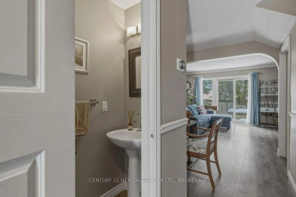 Photo 13 of 28 St Paul's Place, Kingston, West of Sir John A. Blvd — HOMEH