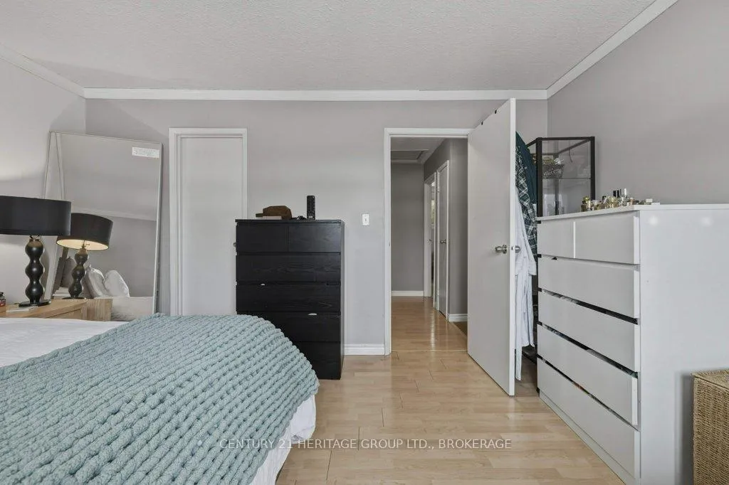 Photo 20 of 28 St Paul's Place, Kingston, West of Sir John A. Blvd — HOMEH