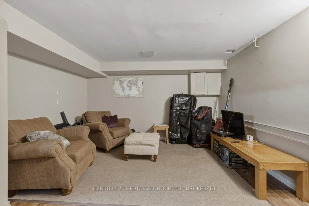 Photo 24 of 28 St Paul's Place, Kingston, West of Sir John A. Blvd — HOMEH