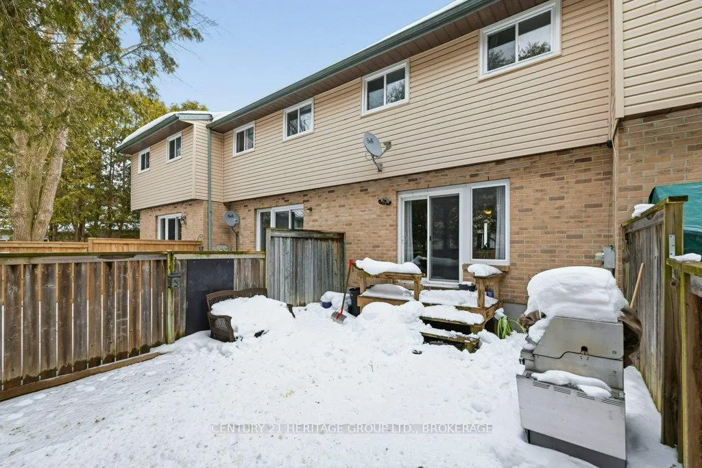 Photo 26 of 28 St Paul's Place, Kingston, West of Sir John A. Blvd — HOMEH