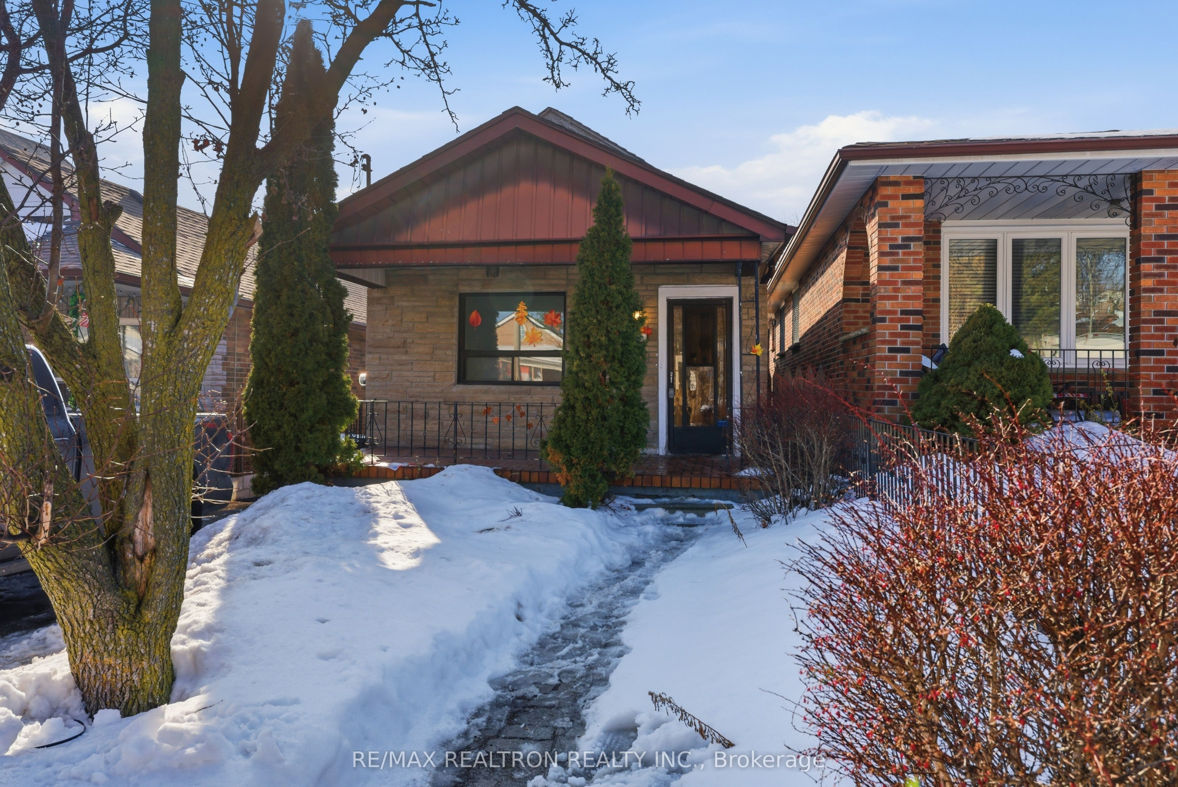 Photo 3 of 468 Northcliffe Boulevard, Toronto, Oakwood Village — HOMEH