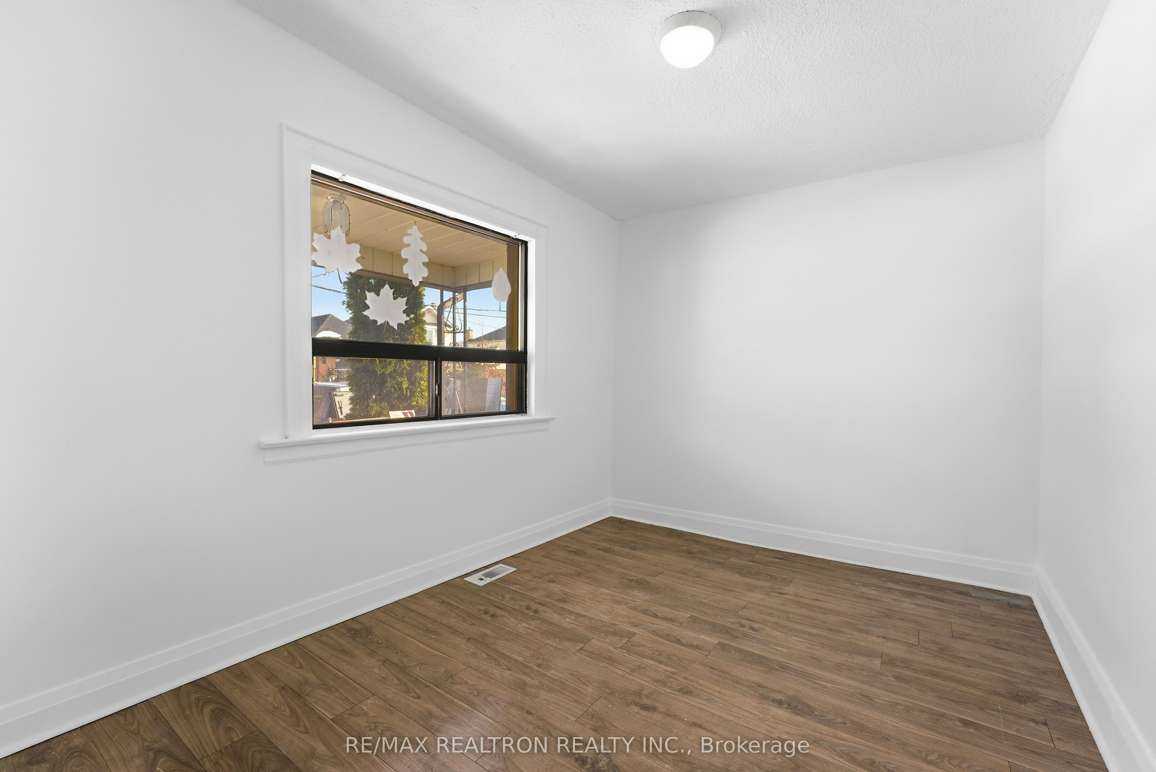 Photo 20 of 468 Northcliffe Boulevard, Toronto, Oakwood Village — HOMEH