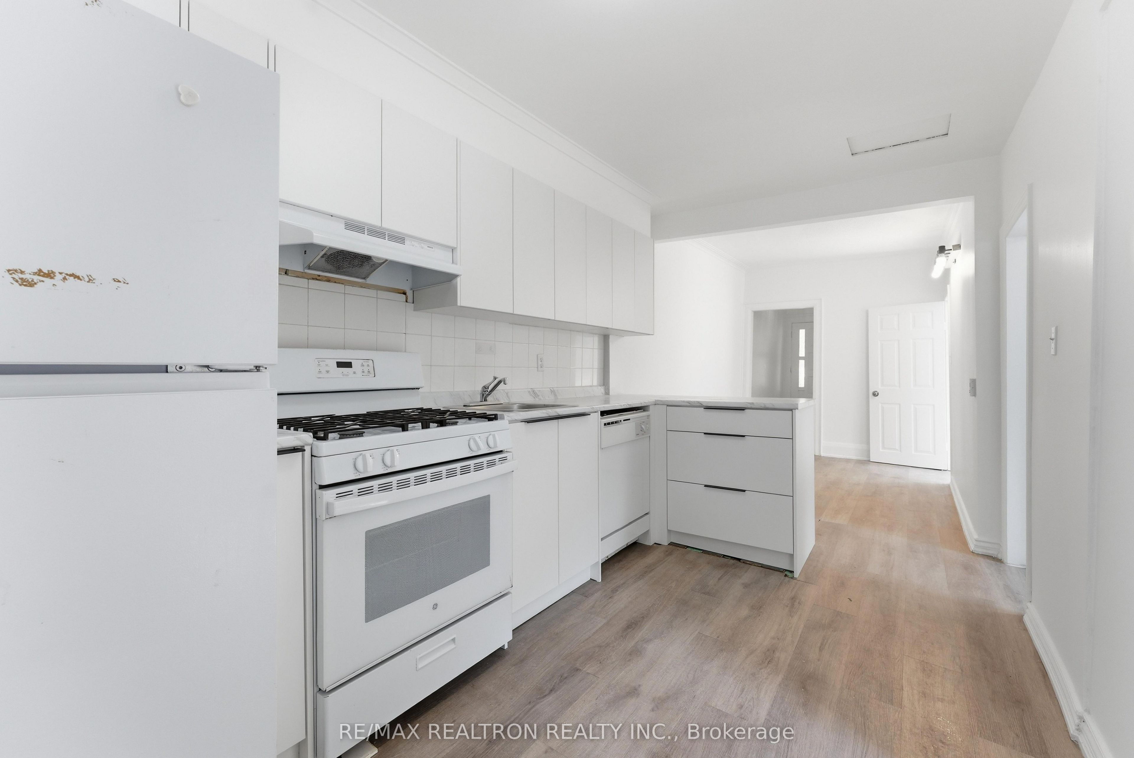 Photo 14 of 468 Northcliffe Boulevard, Toronto, Oakwood Village — HOMEH