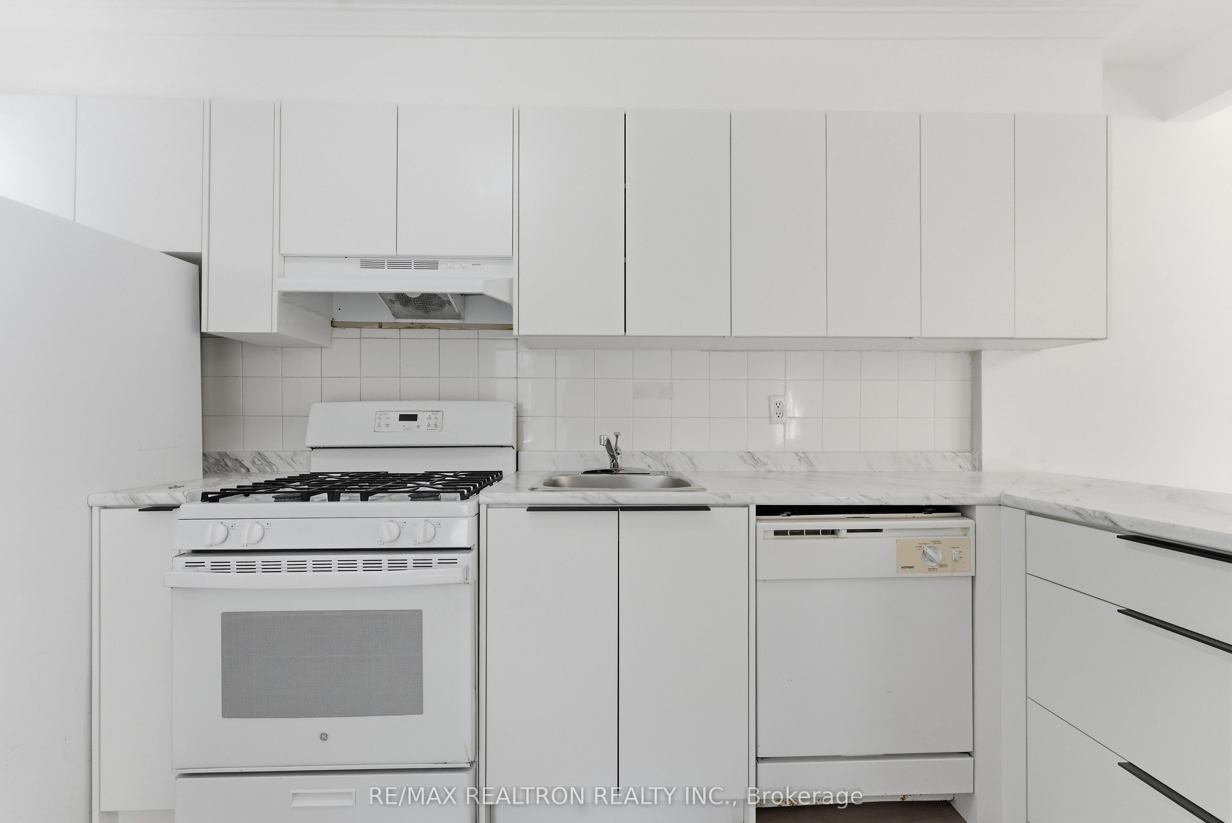 Photo 12 of 468 Northcliffe Boulevard, Toronto, Oakwood Village — HOMEH