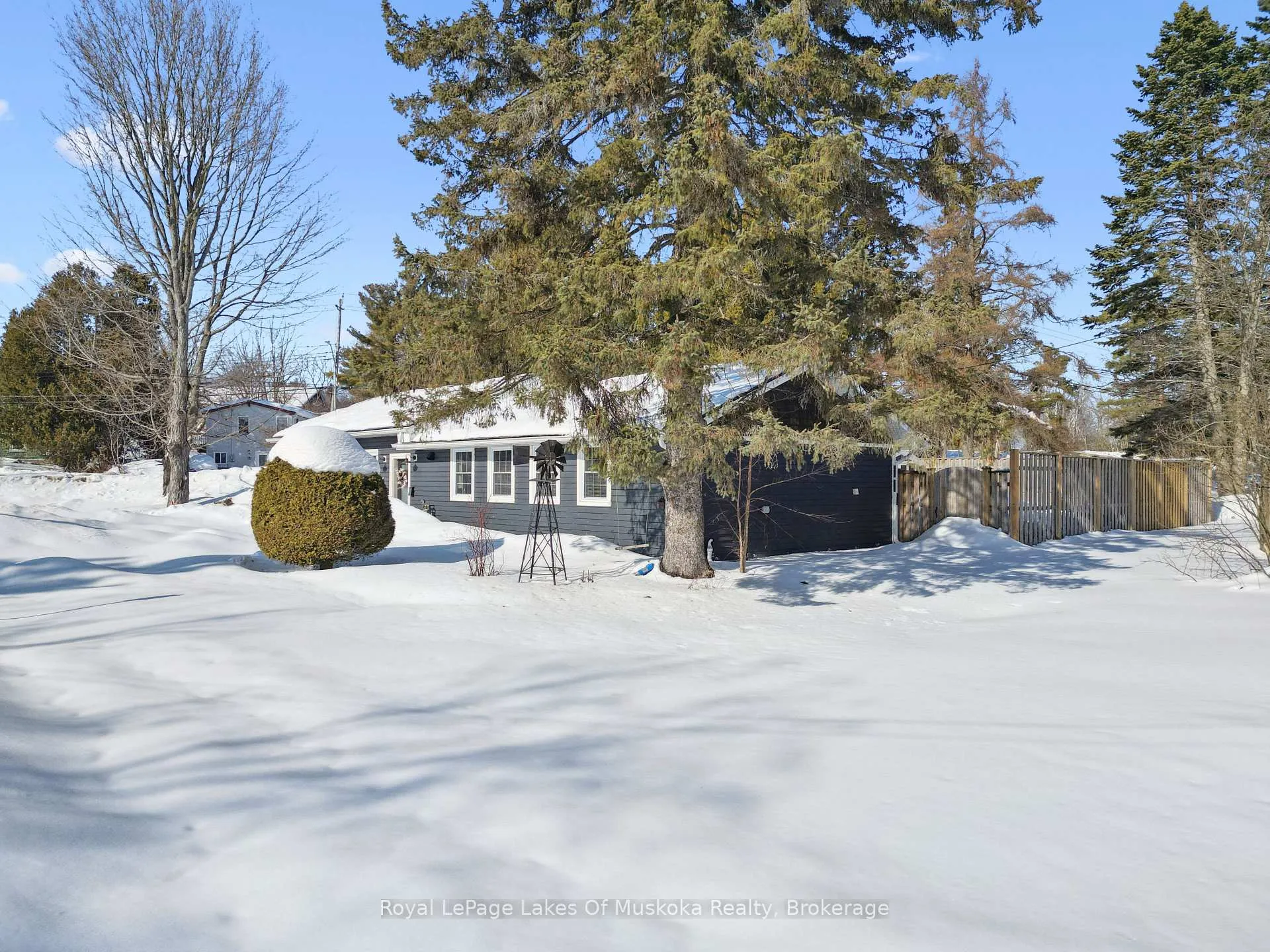 Photo 3 of 293 Hiram Street, Bracebridge, Macaulay — HOMEH