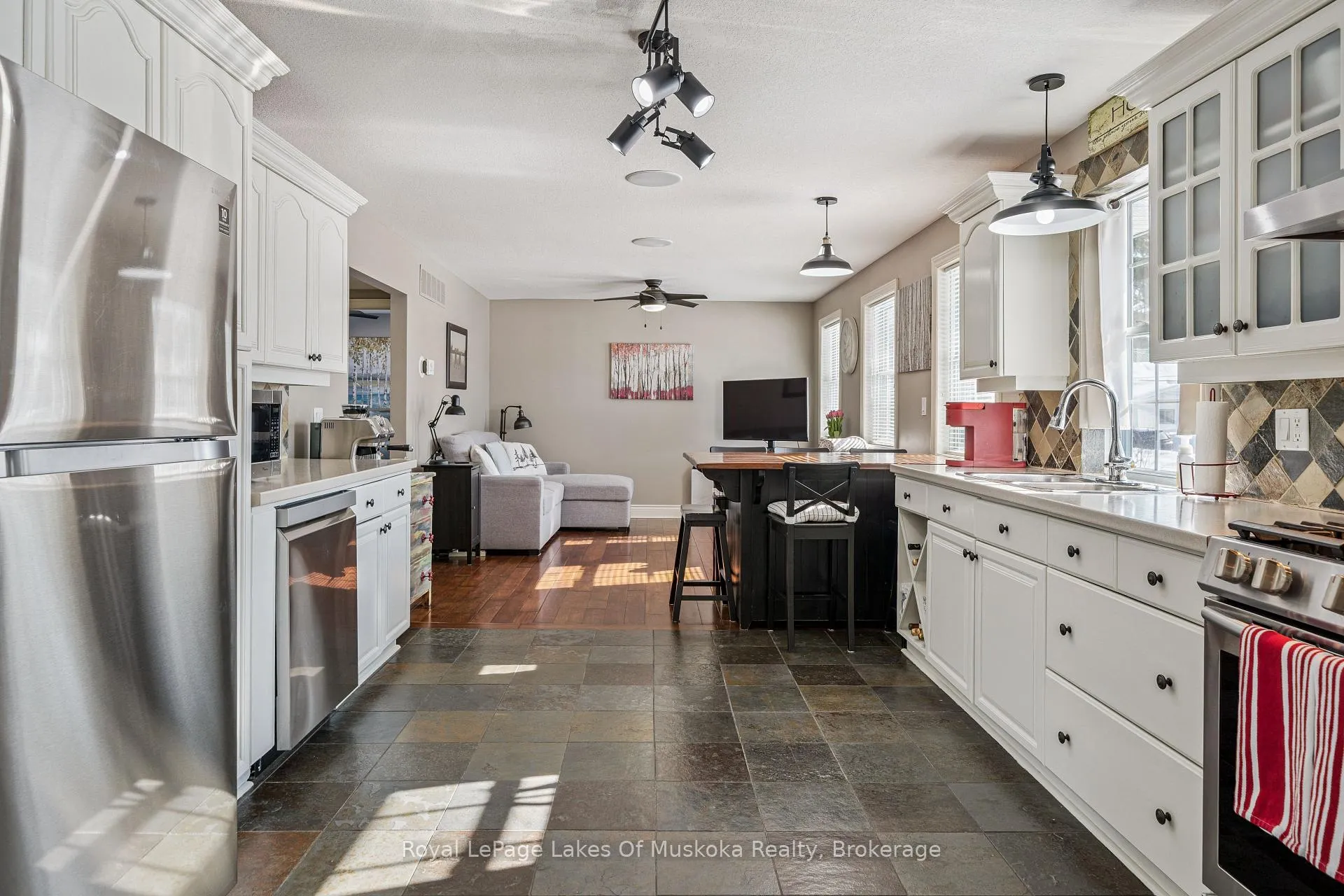 Photo 8 of 293 Hiram Street, Bracebridge, Macaulay — HOMEH