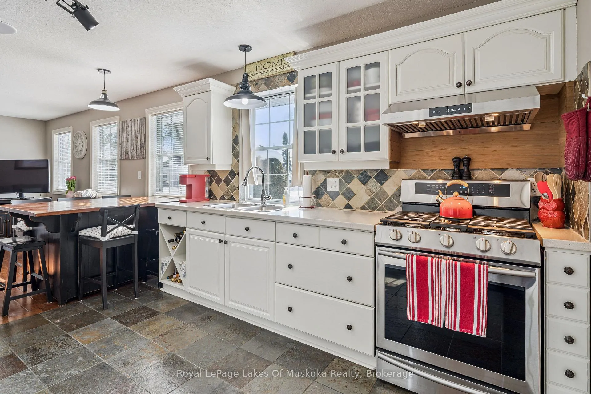 Photo 10 of 293 Hiram Street, Bracebridge, Macaulay — HOMEH