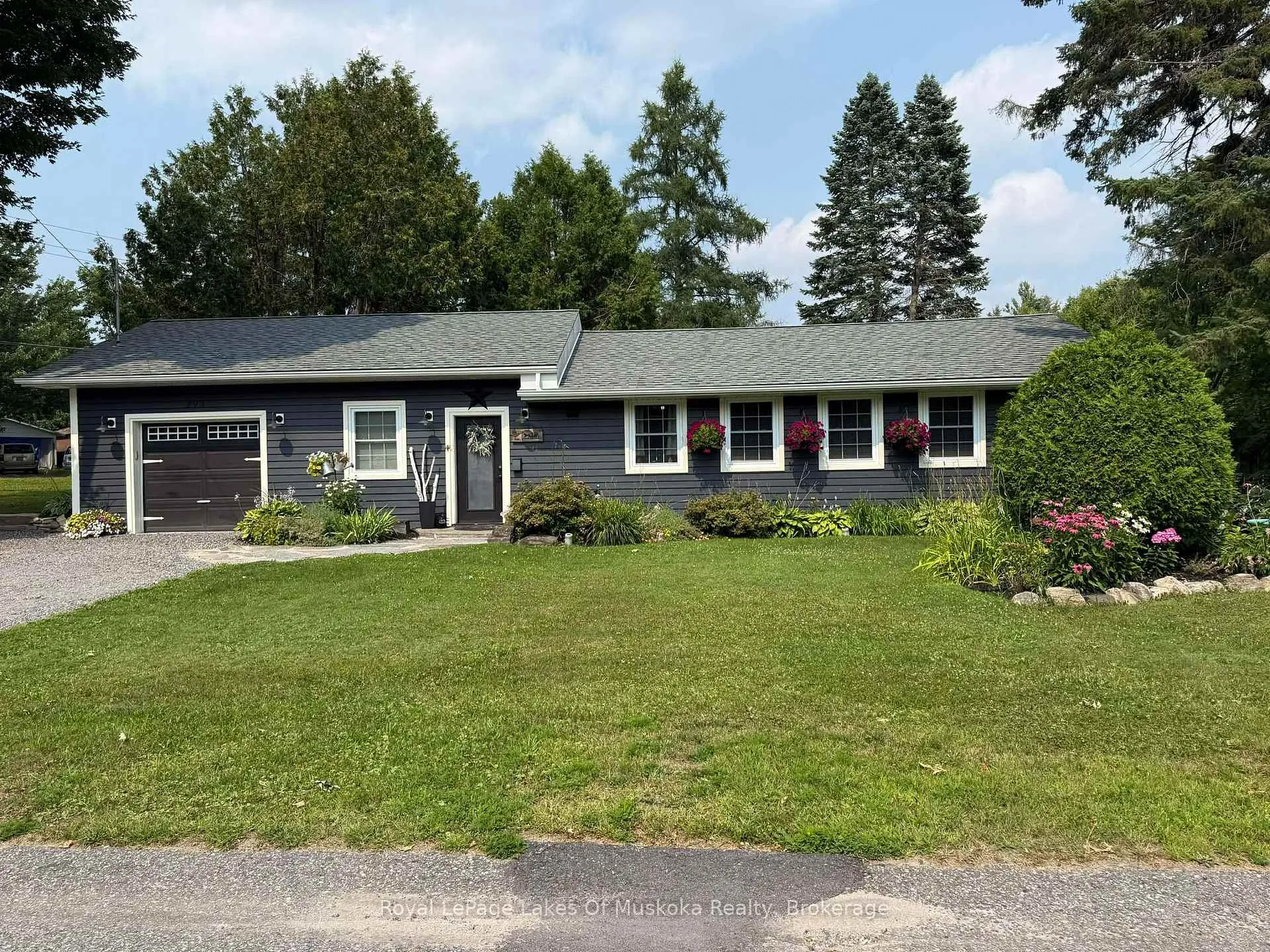 Photo 33 of 293 Hiram Street, Bracebridge, Macaulay — HOMEH