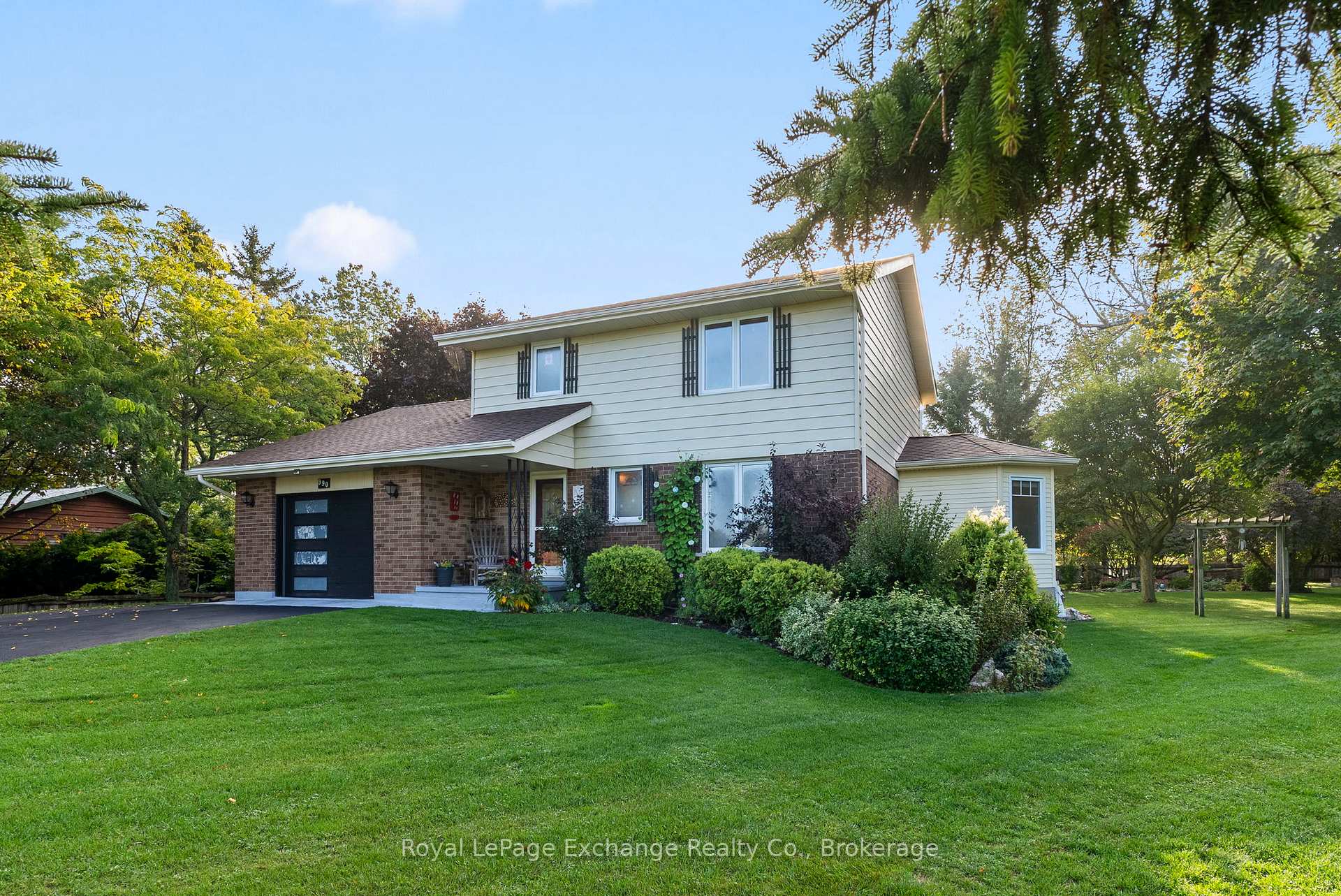 Front of 990 Heritage Drive