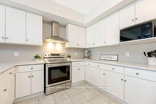 Photo 9 of Unit 7, 107 Westra Drive, Guelph, Willow West/Sugarbush/West Acres — HOMEH