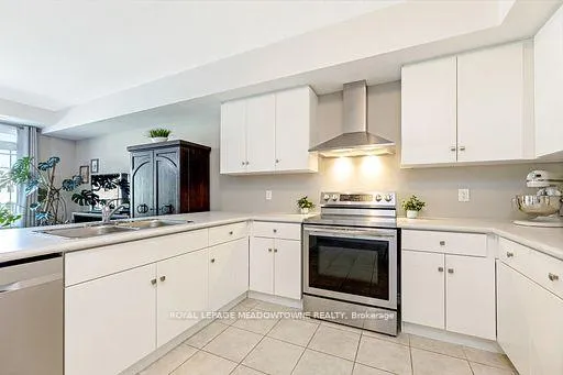 Photo 10 of Unit 7, 107 Westra Drive, Guelph, Willow West/Sugarbush/West Acres — HOMEH