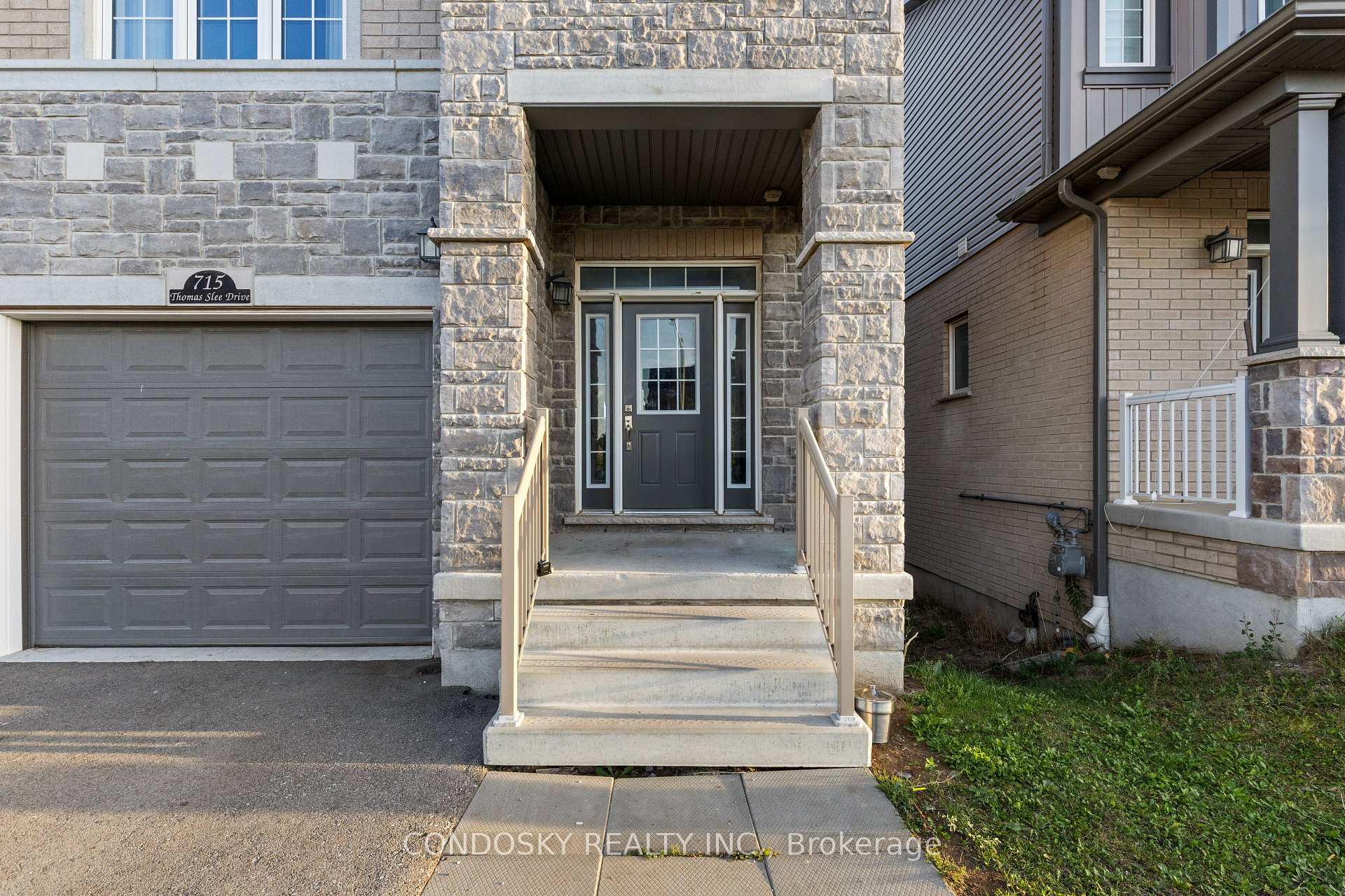 Photo 3 of 715 Thomas Slee Drive, Kitchener — HOMEH