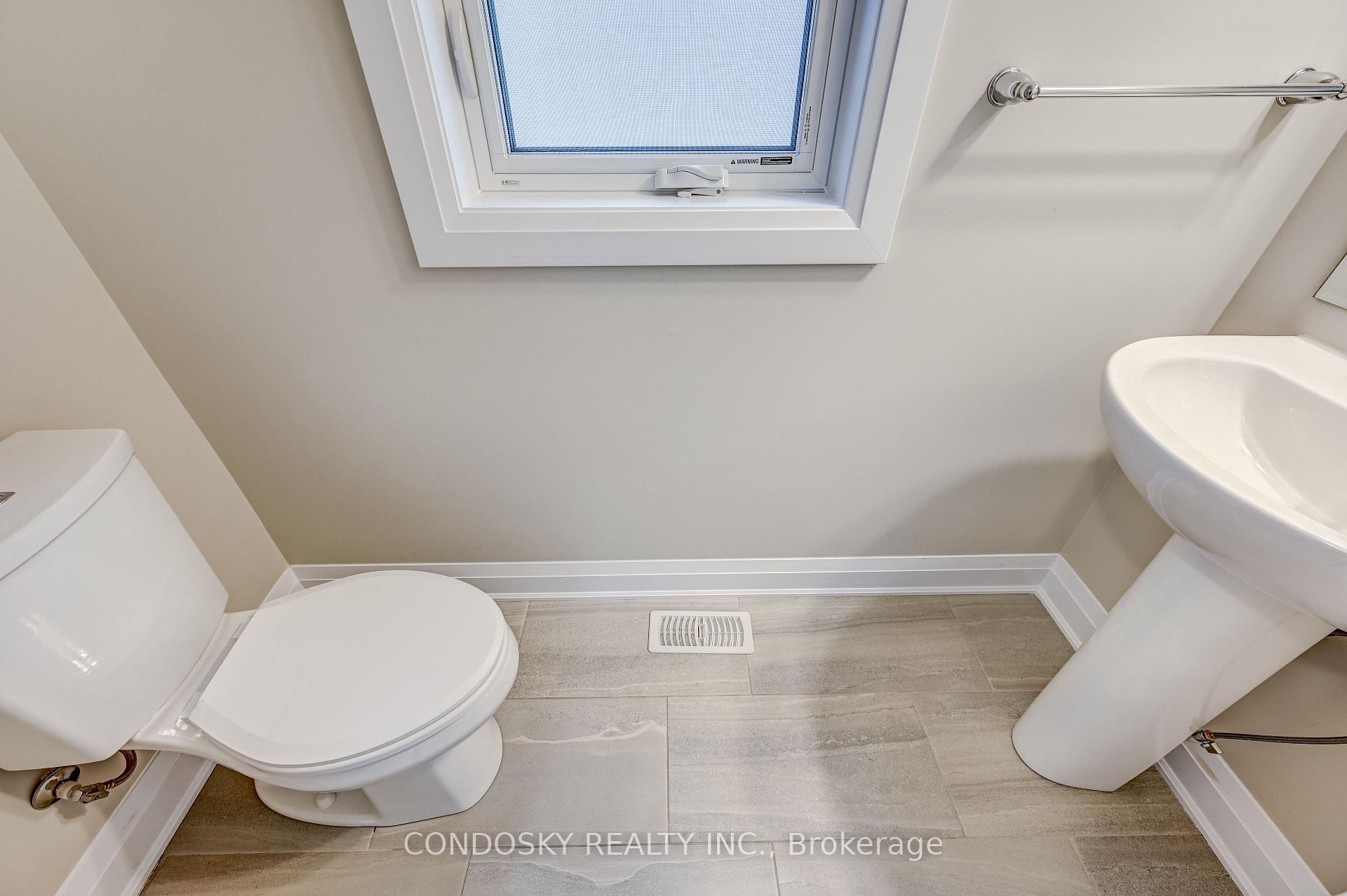 Photo 11 of 715 Thomas Slee Drive, Kitchener — HOMEH