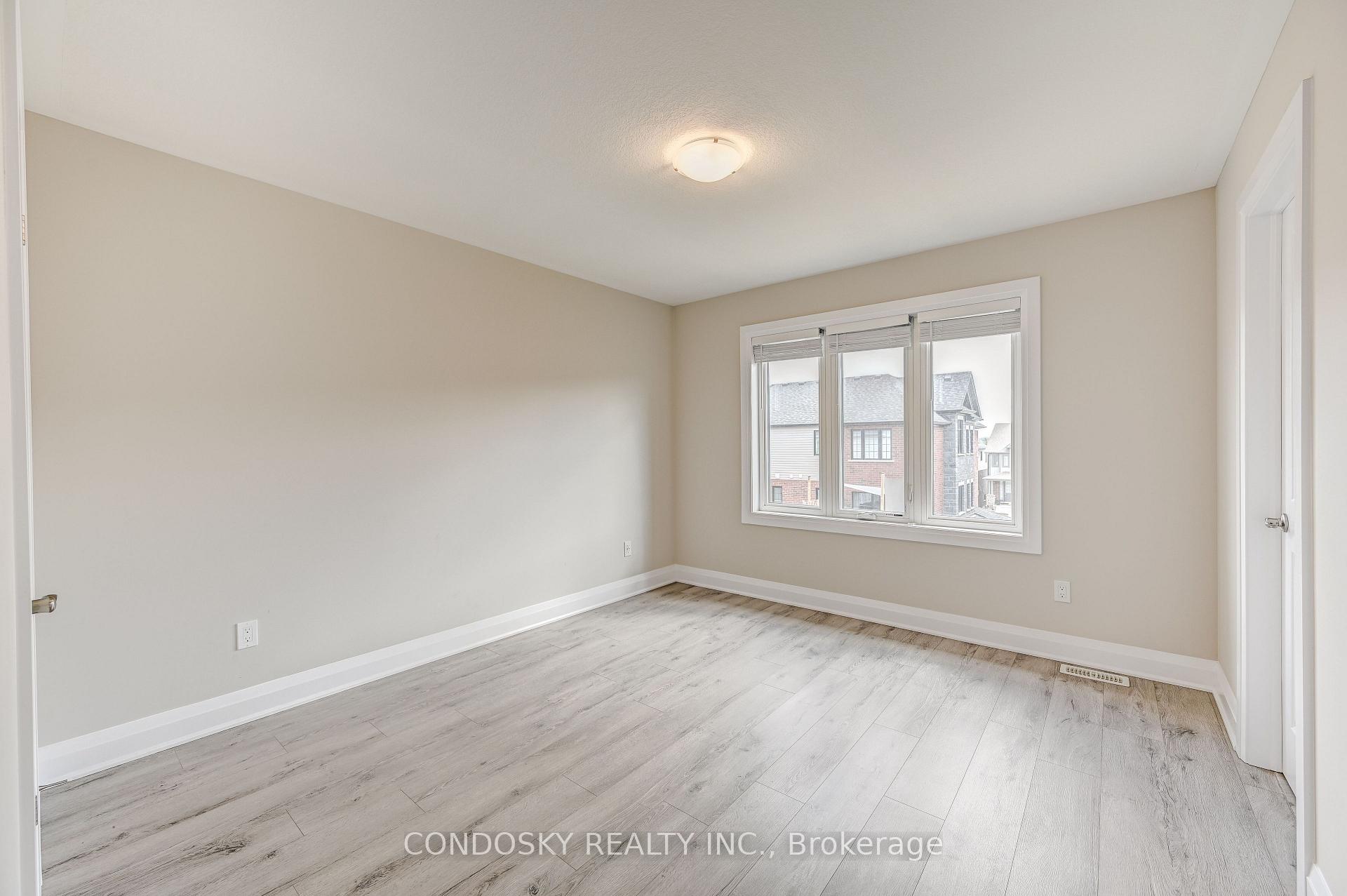 Photo 15 of 715 Thomas Slee Drive, Kitchener — HOMEH