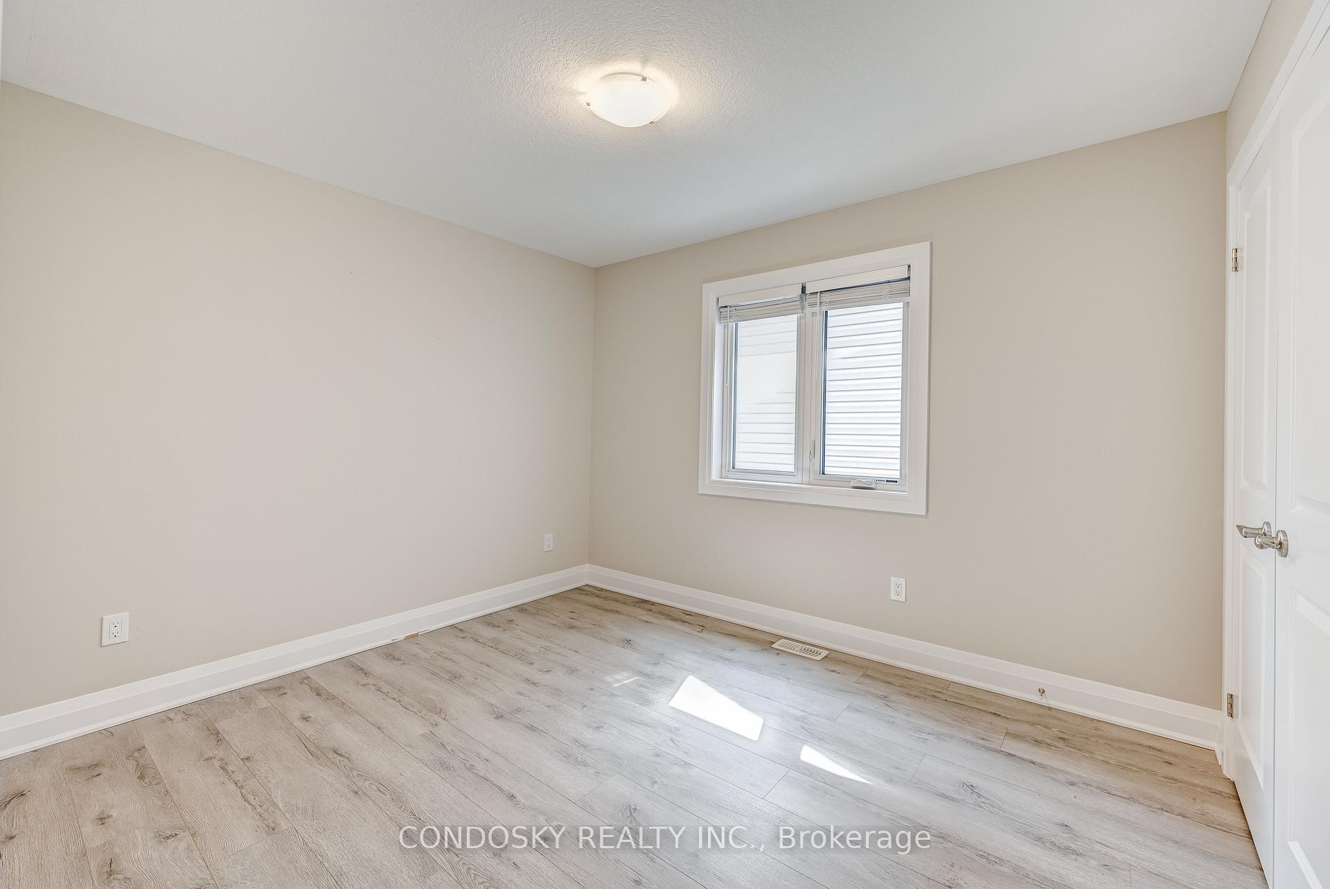 Photo 18 of 715 Thomas Slee Drive, Kitchener — HOMEH