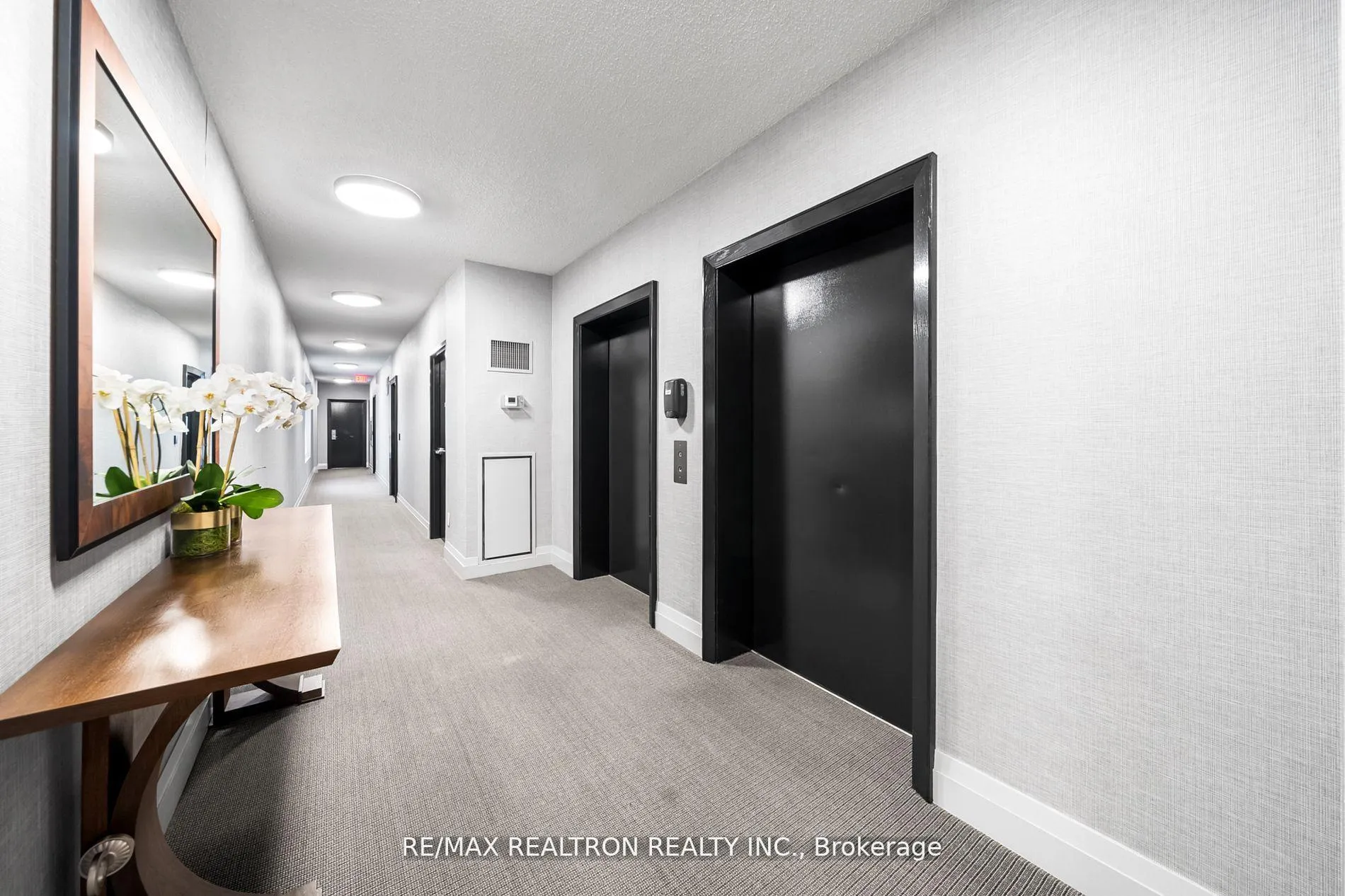 Photo 4 of Unit 301, 99 Avenue Road, Toronto, The Annex — HOMEH