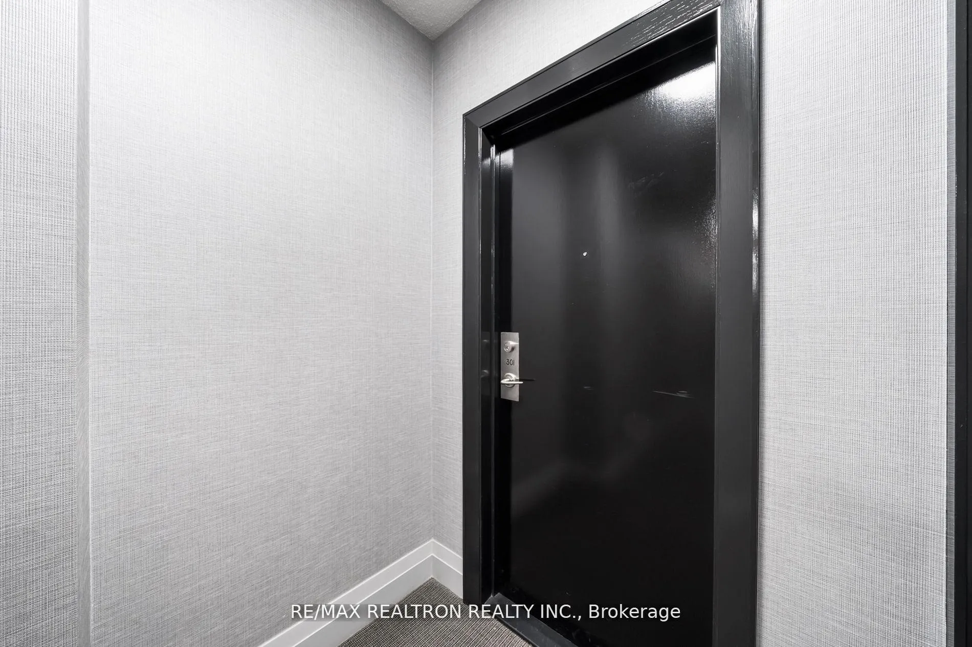 Photo 5 of Unit 301, 99 Avenue Road, Toronto, The Annex — HOMEH