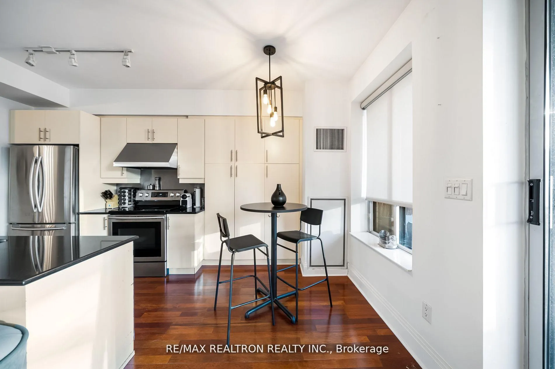 Photo 13 of Unit 301, 99 Avenue Road, Toronto, The Annex — HOMEH