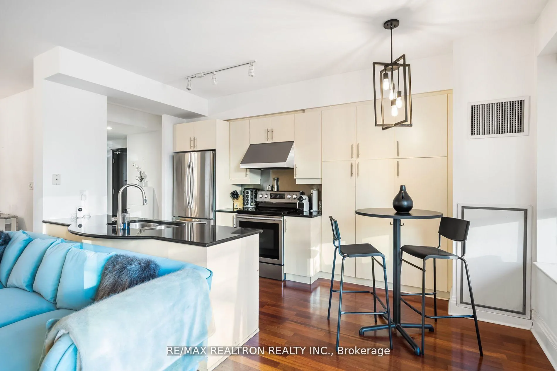 Photo 14 of Unit 301, 99 Avenue Road, Toronto, The Annex — HOMEH