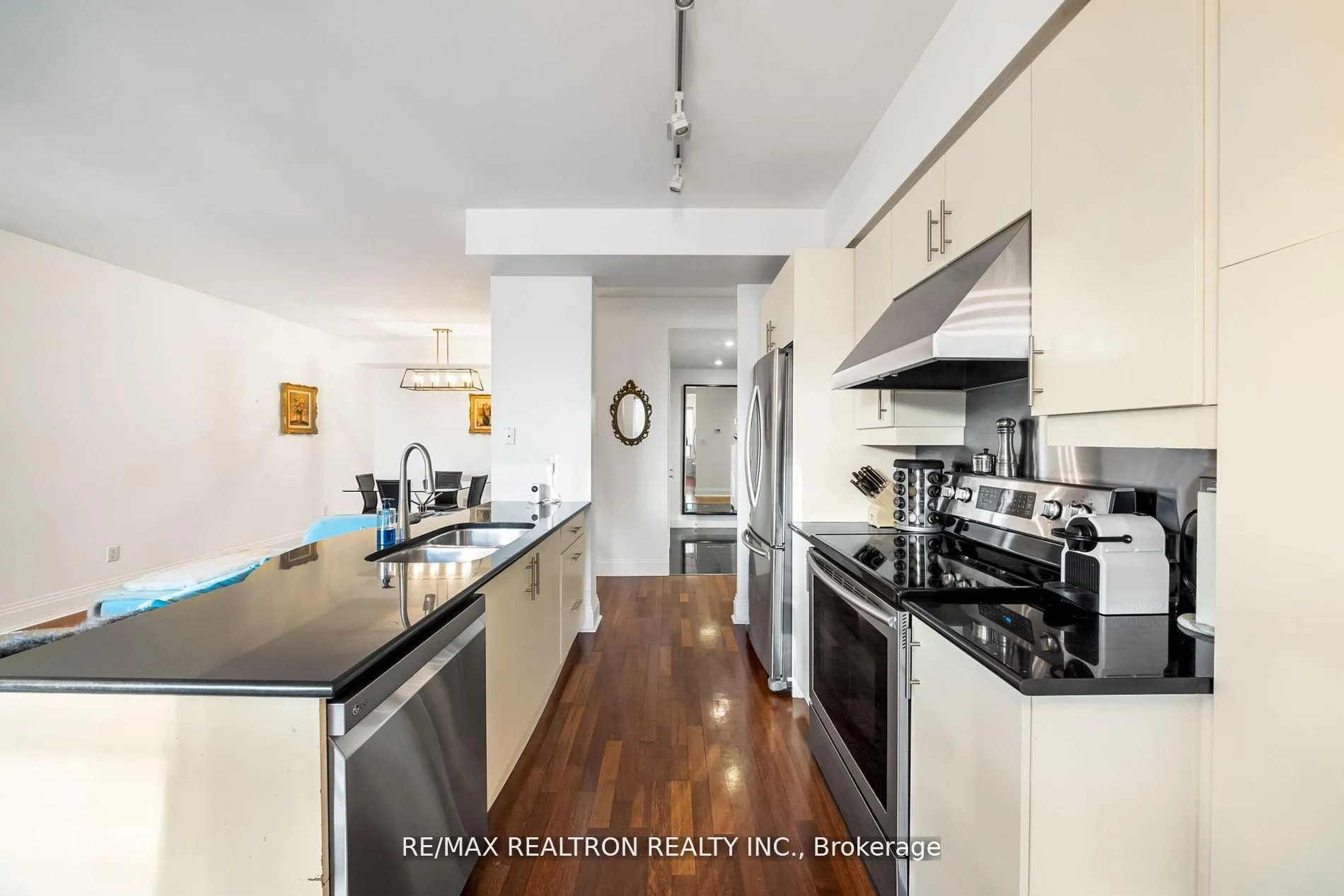 Photo 16 of Unit 301, 99 Avenue Road, Toronto, The Annex — HOMEH