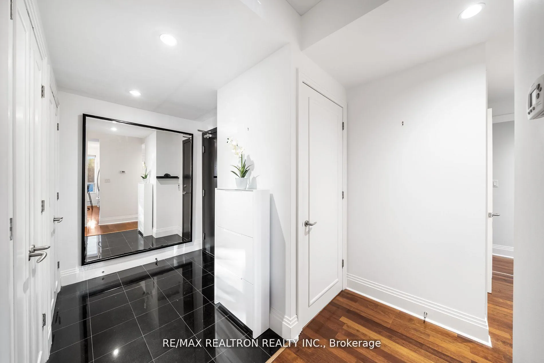 Photo 19 of Unit 301, 99 Avenue Road, Toronto, The Annex — HOMEH