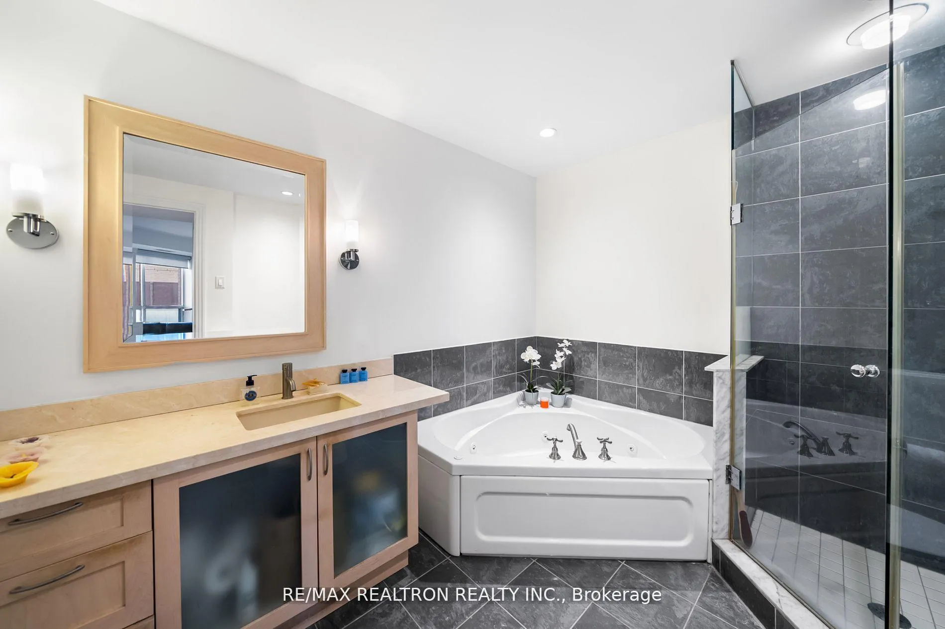 Photo 27 of Unit 301, 99 Avenue Road, Toronto, The Annex — HOMEH