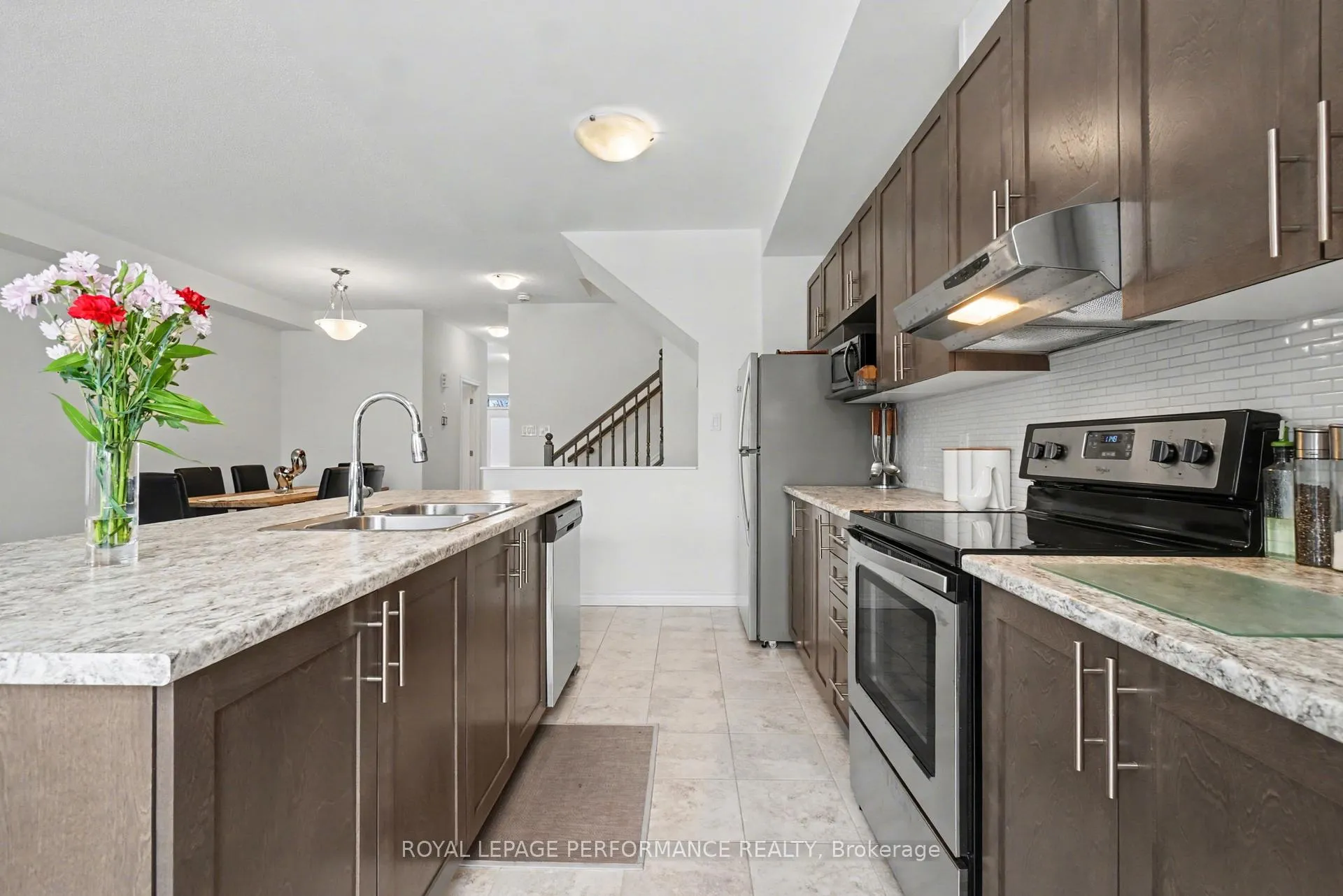 Photo 11 of 664 Des Aubepines Drive, Ottawa, Avalon West — HOMEH