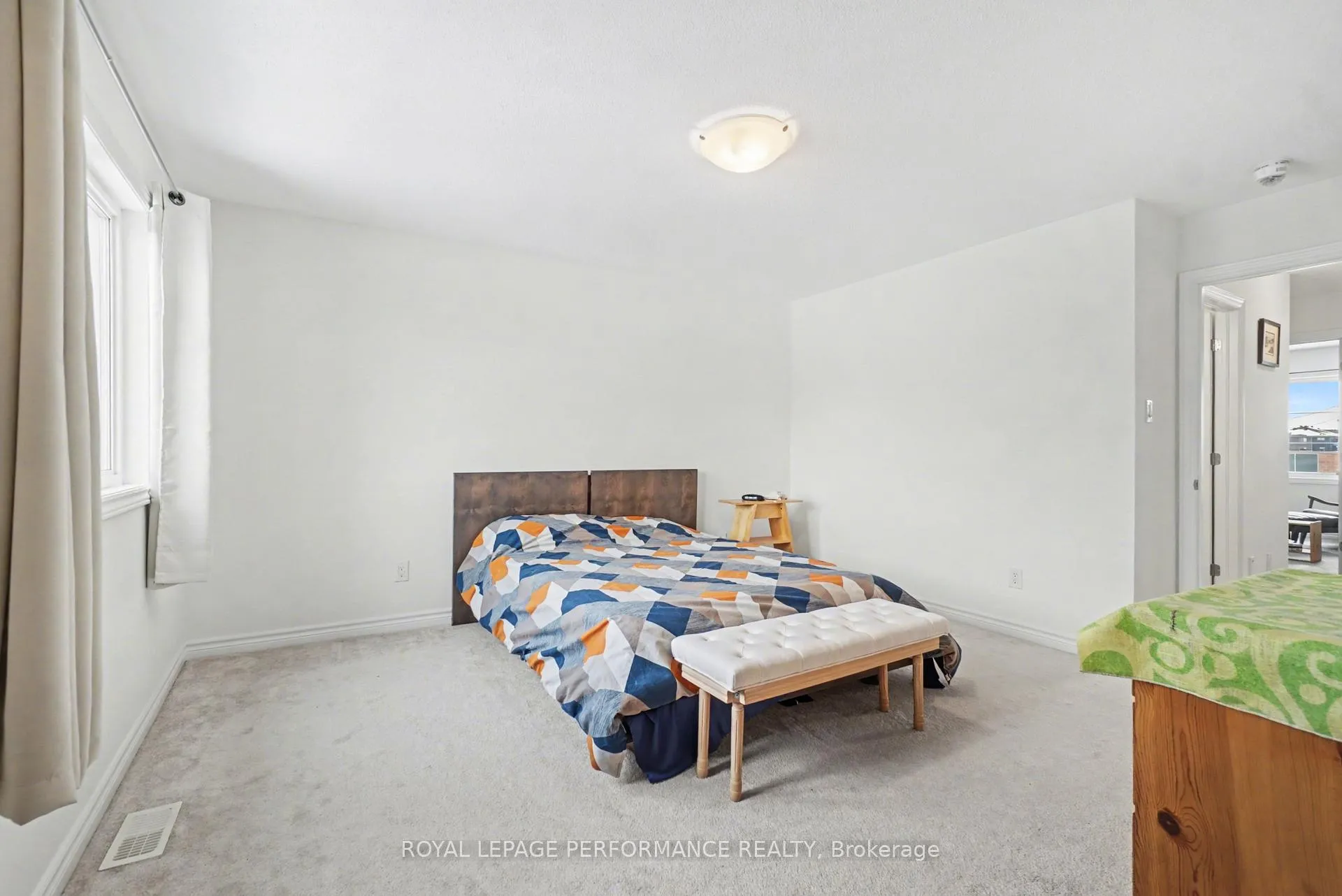 Photo 14 of 664 Des Aubepines Drive, Ottawa, Avalon West — HOMEH
